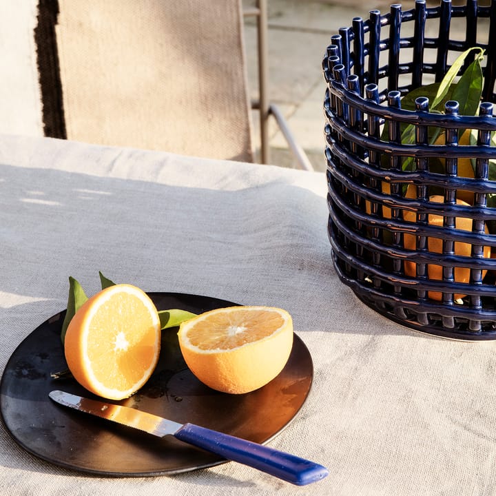 Plato Flow 22 cm, negro Ferm Living