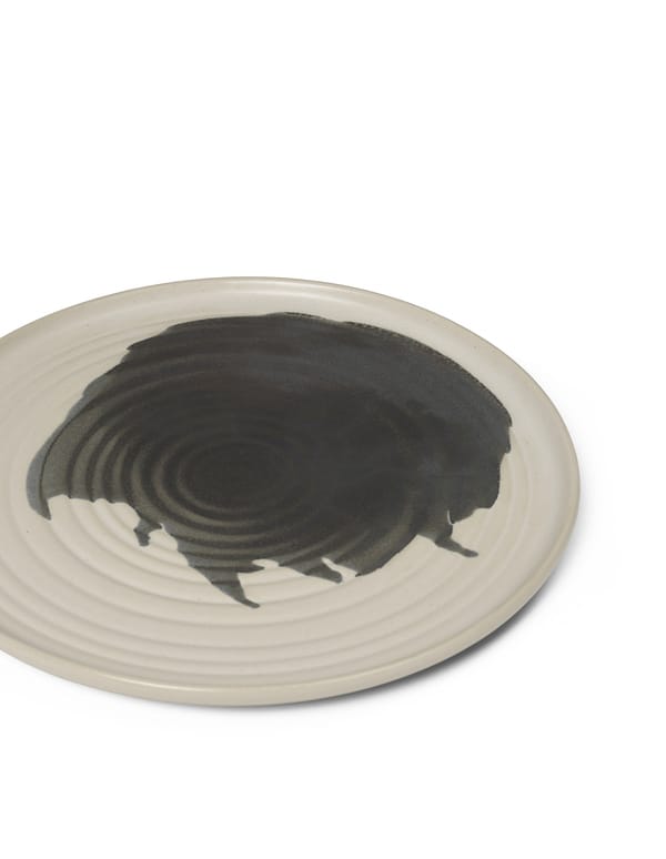 Plato Omhu ⌀26,5 cm, off white-charcoal Ferm Living