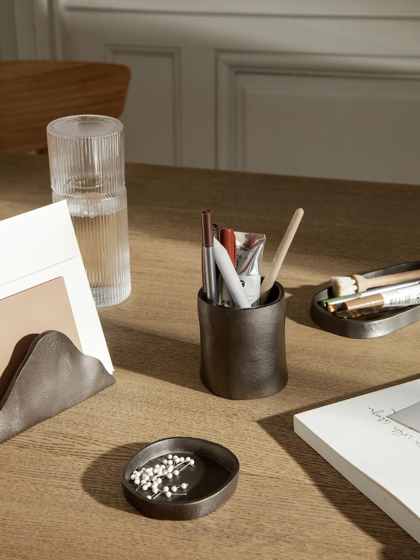 Portalápices Yama small Ø7,8 cm, Aluminio ennegrecido Ferm Living