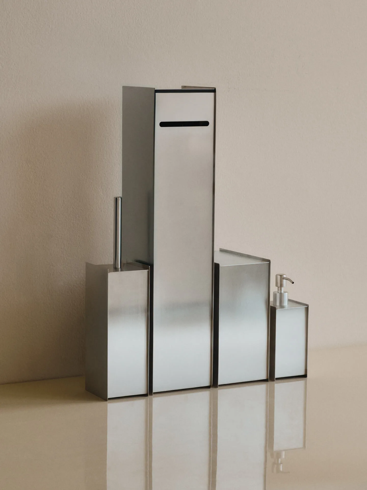 Portarrollos de papel Sama, Brushed stainless steel Ferm Living