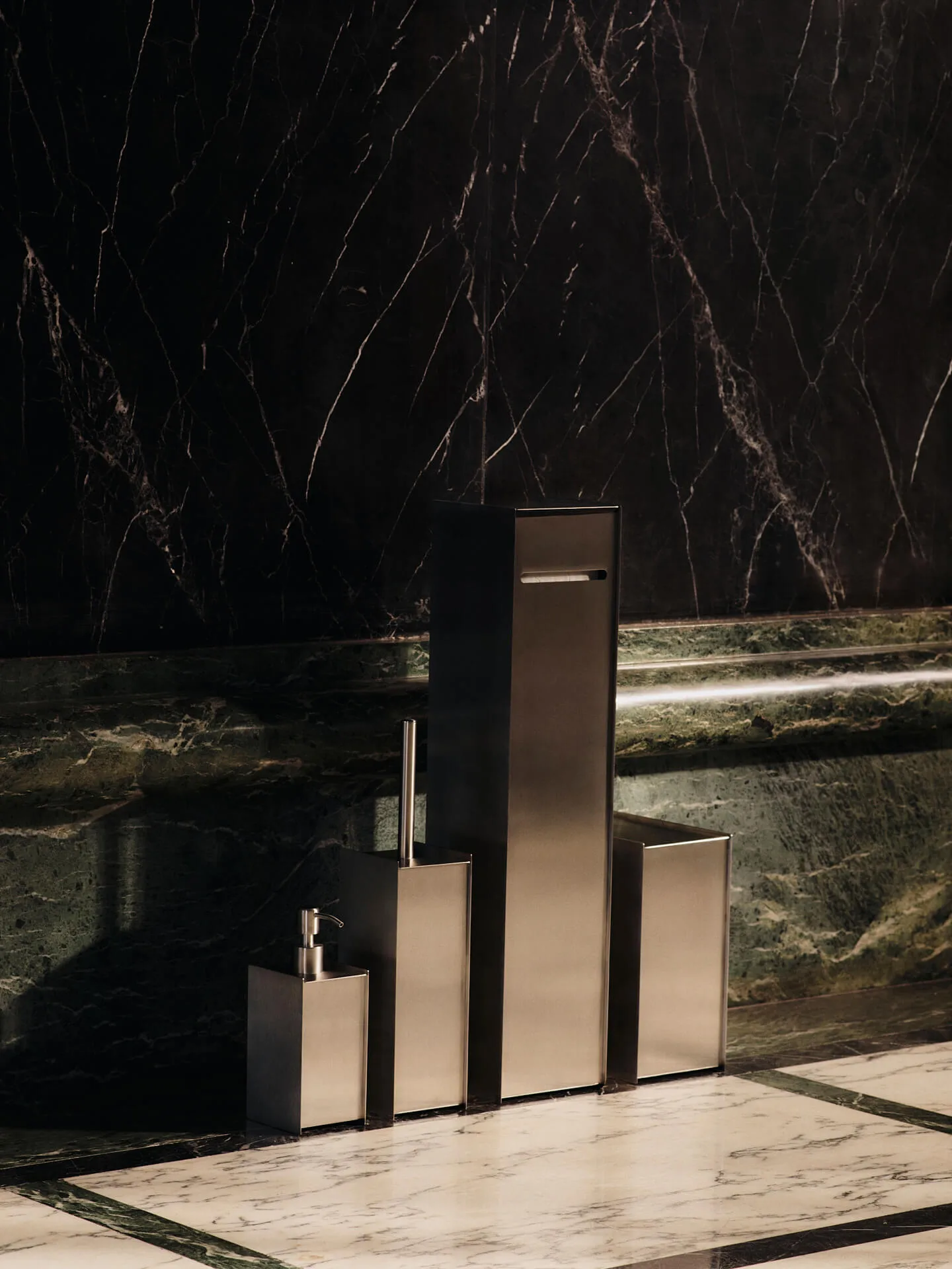 Portarrollos de papel Sama, Brushed stainless steel Ferm Living