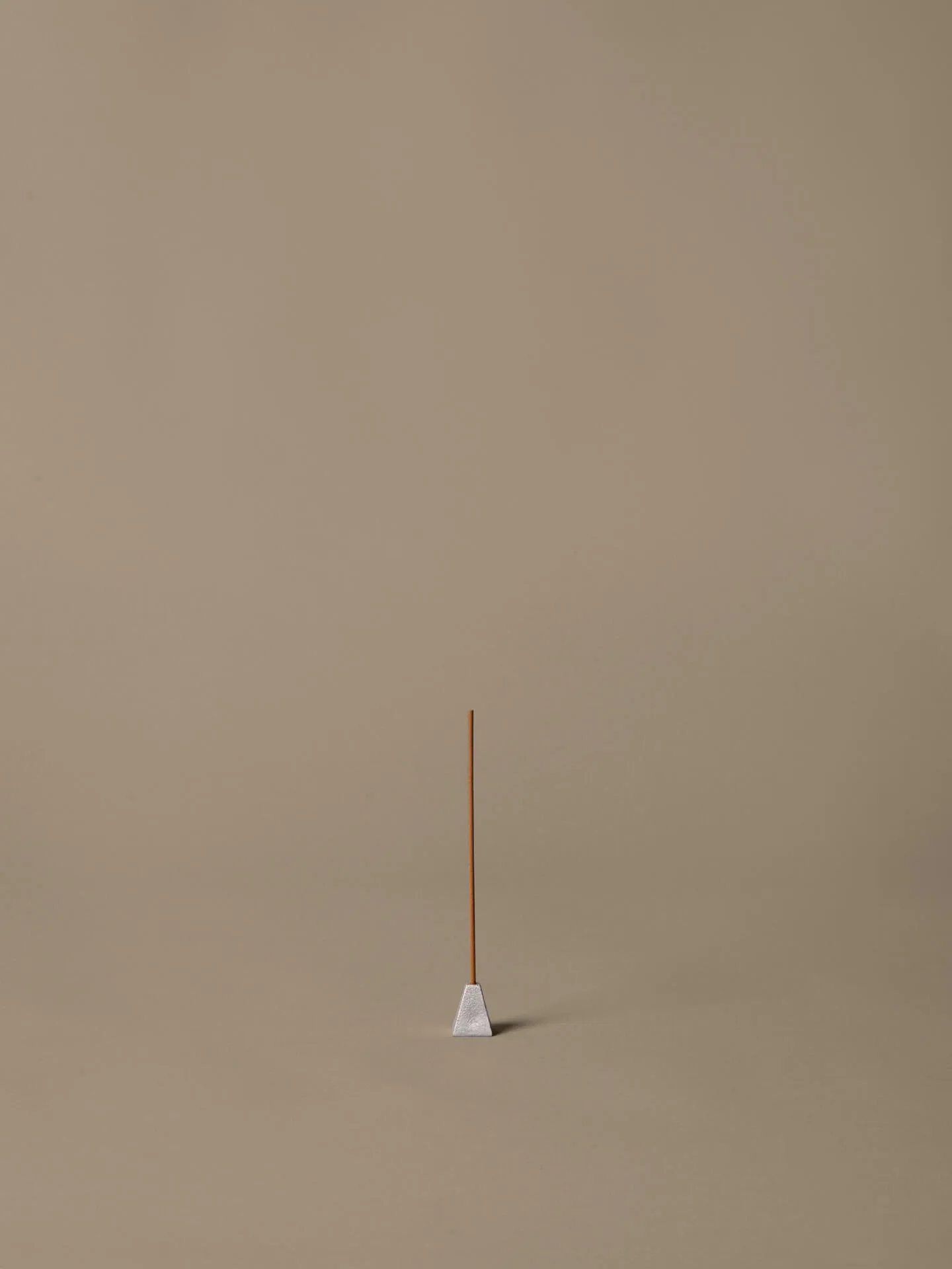 Quemador de incienso Pyra , Borstad aluminium Ferm Living