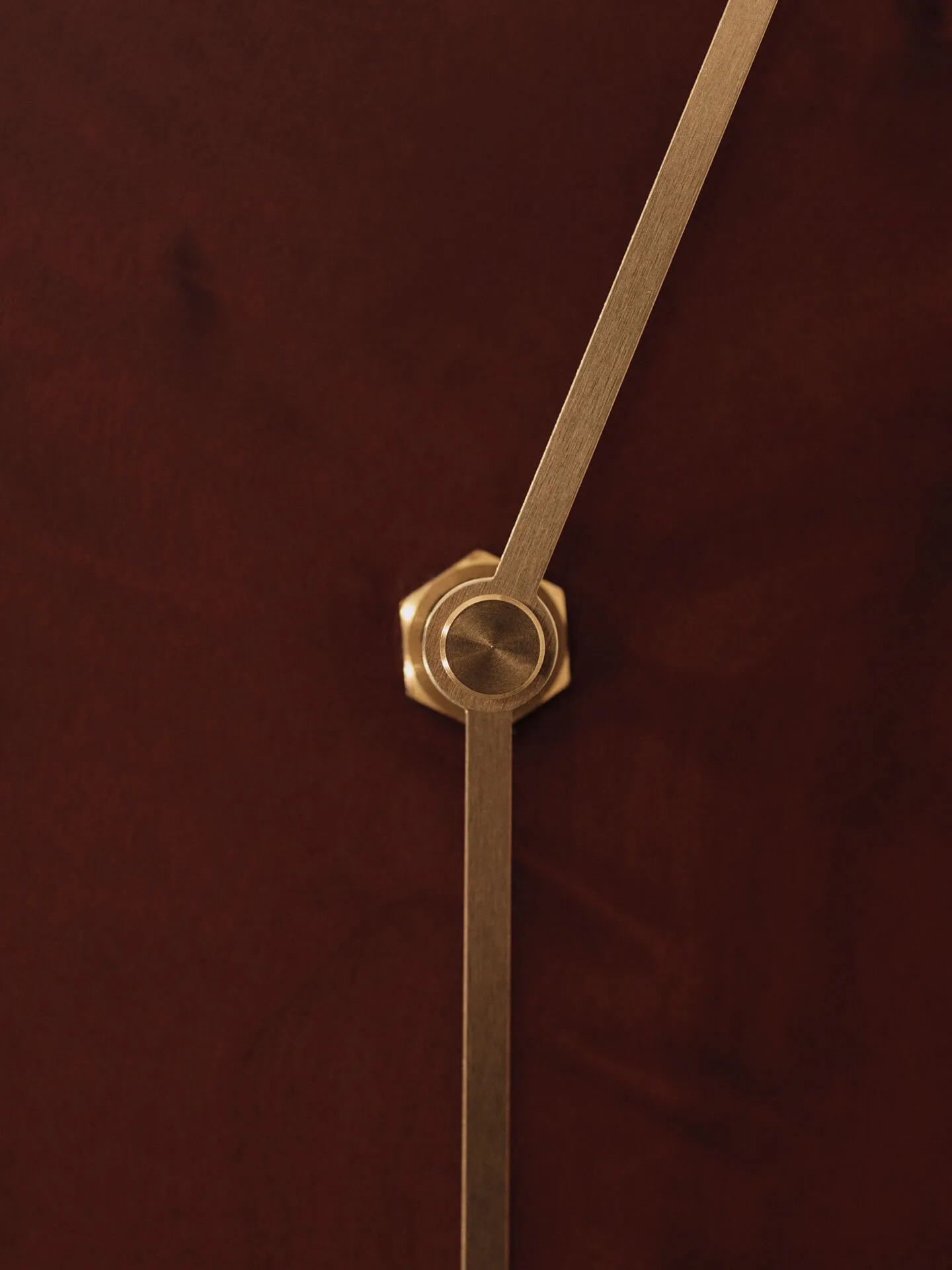 Reloj de pared Melt 28x33 cm, Dark stained burl Ferm Living