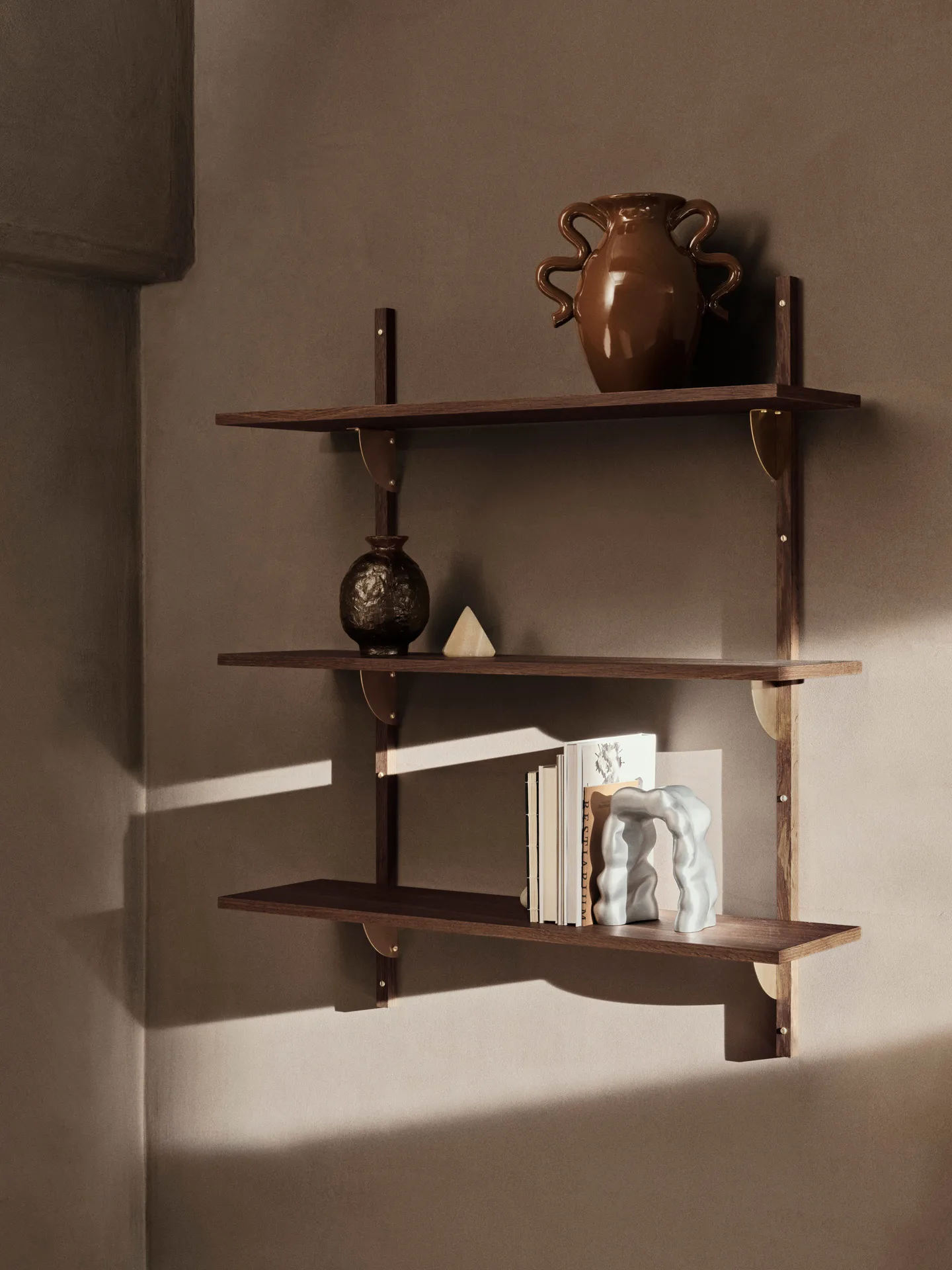 Repisa Sector triple wide, Smoked Oak, brass Ferm Living