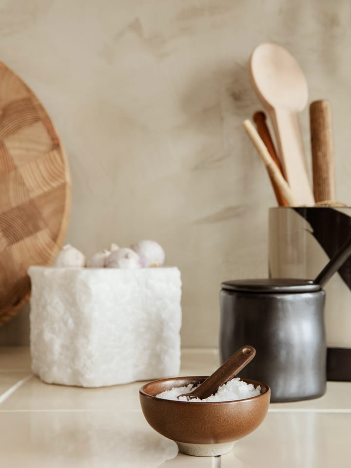 Salero con cuchara Petite 2 piezas, Chocolate Ferm Living