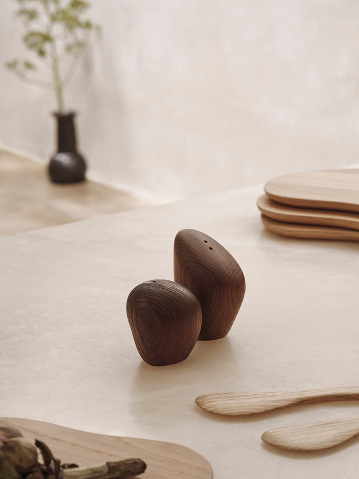 Salero y pimentero Cairn, Dark brown Ferm Living