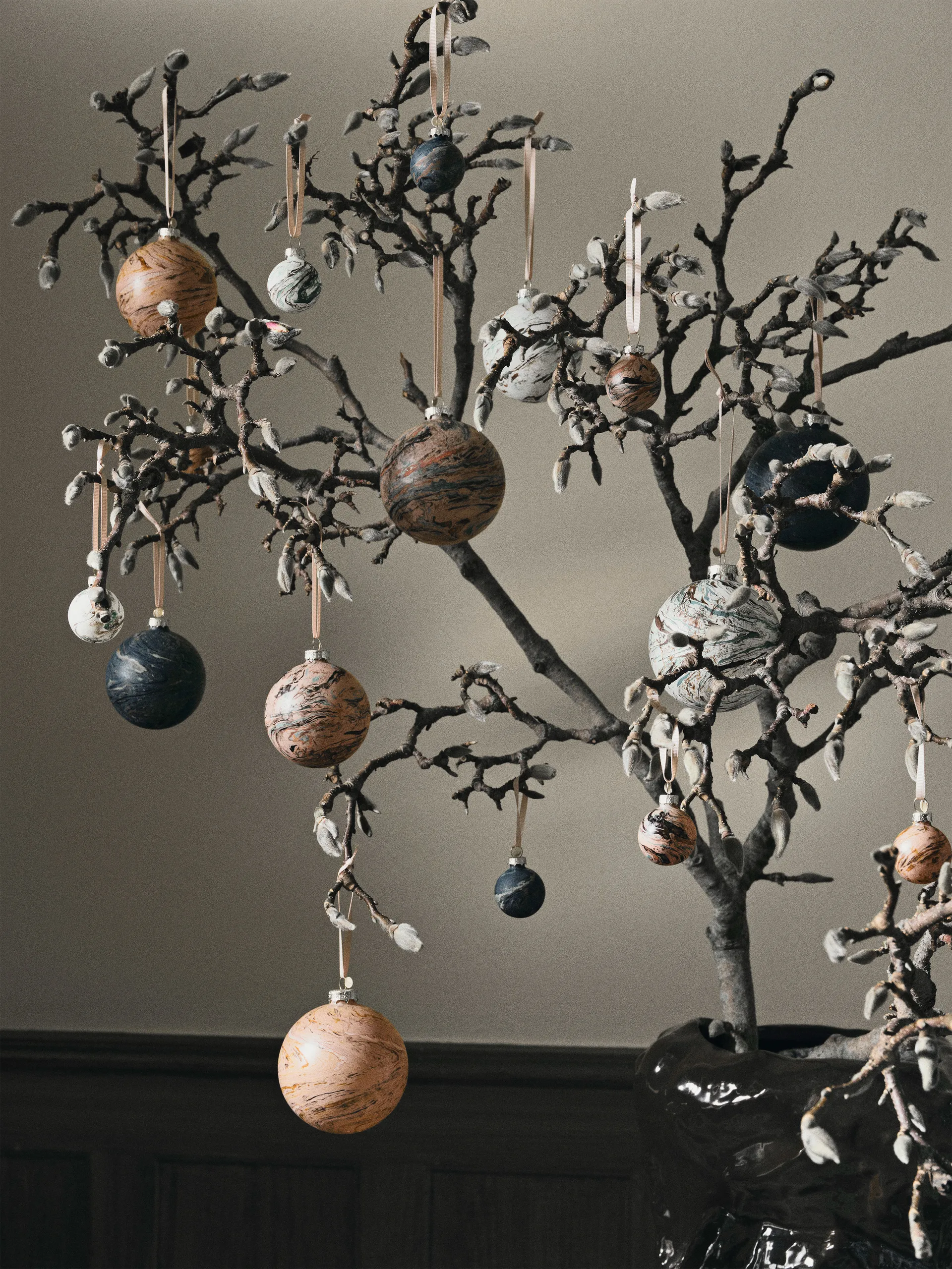 Set de 4 bolas decorativas Marble mixed, Large Ferm Living