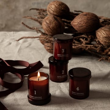 Set de 4 velas perfumadas de Adviento Ferm Living - marrón rojizo - ferm LIVING