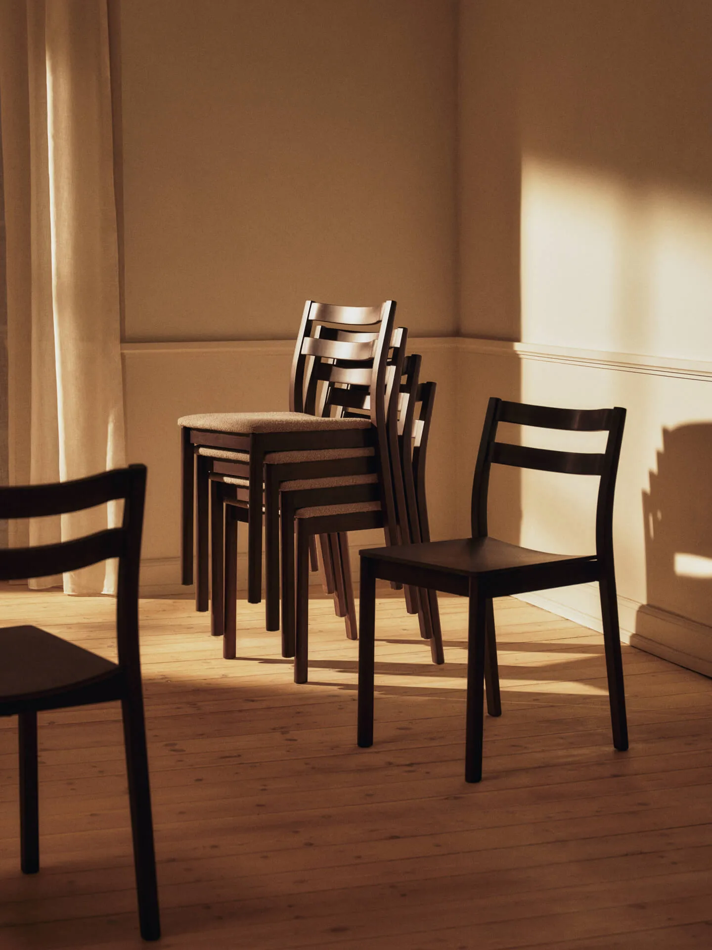 Silla Boda, Roble teñido oscuro Ferm Living