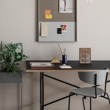Silla Herman - Red brown, patas de fresno en marrón rojizo - Ferm Living