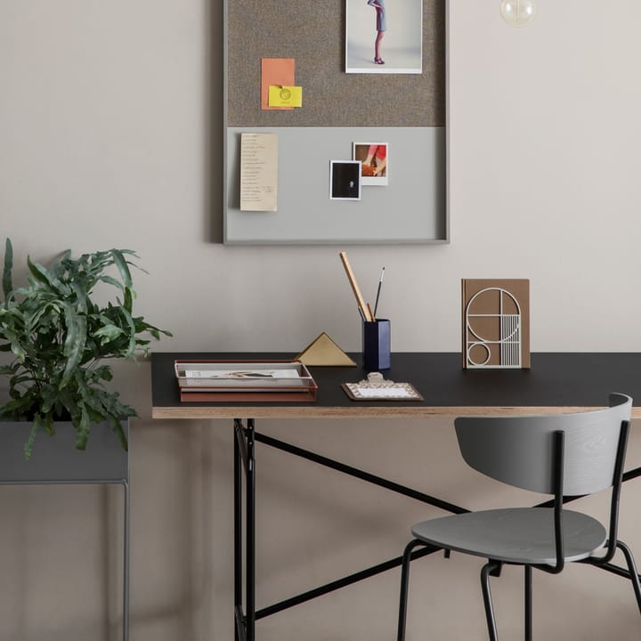 Silla Herman, Red brown, patas de fresno en marrón rojizo Ferm Living