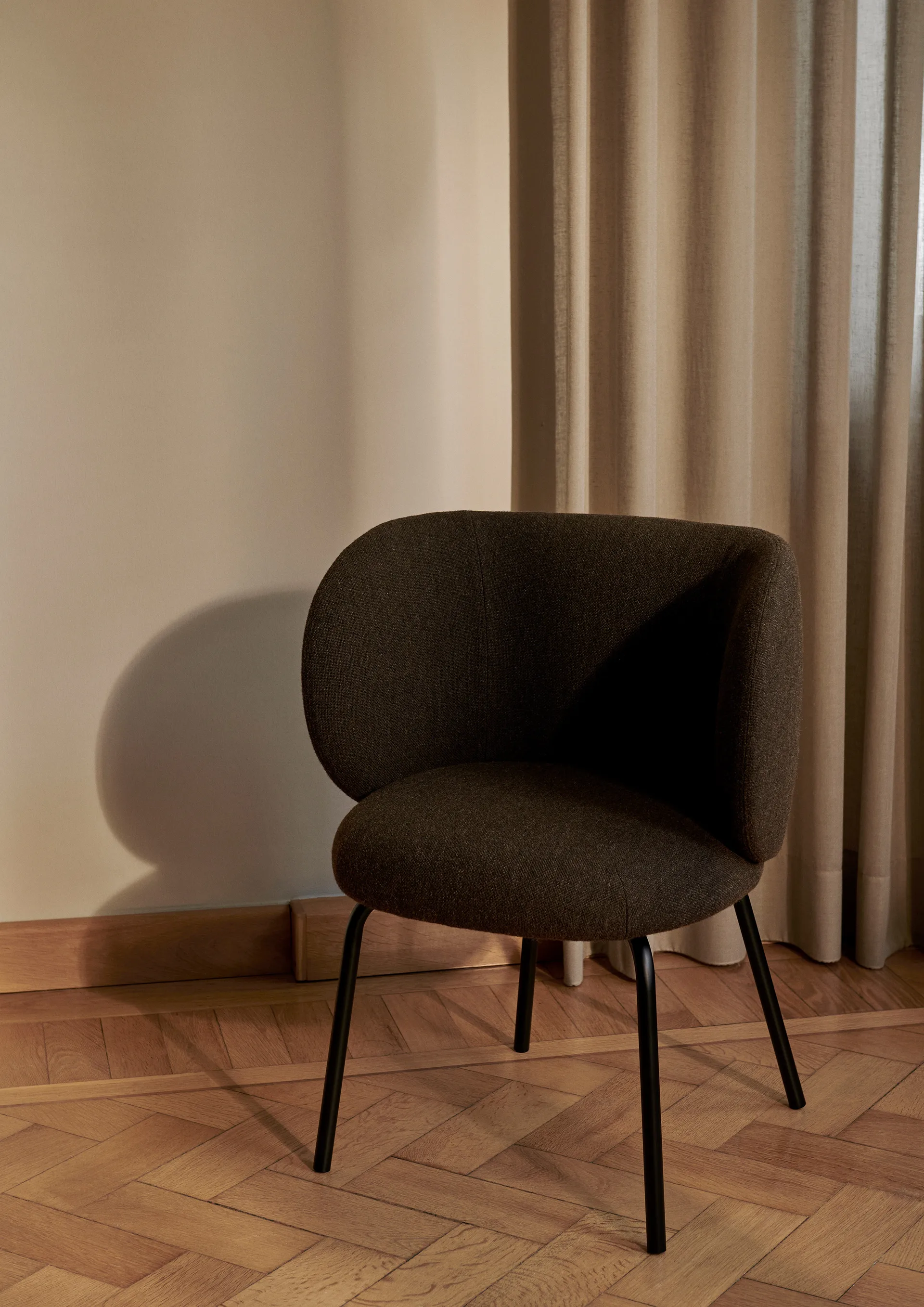 Silla Rico dining chair hallingdal, Dark grey brown-black Ferm Living