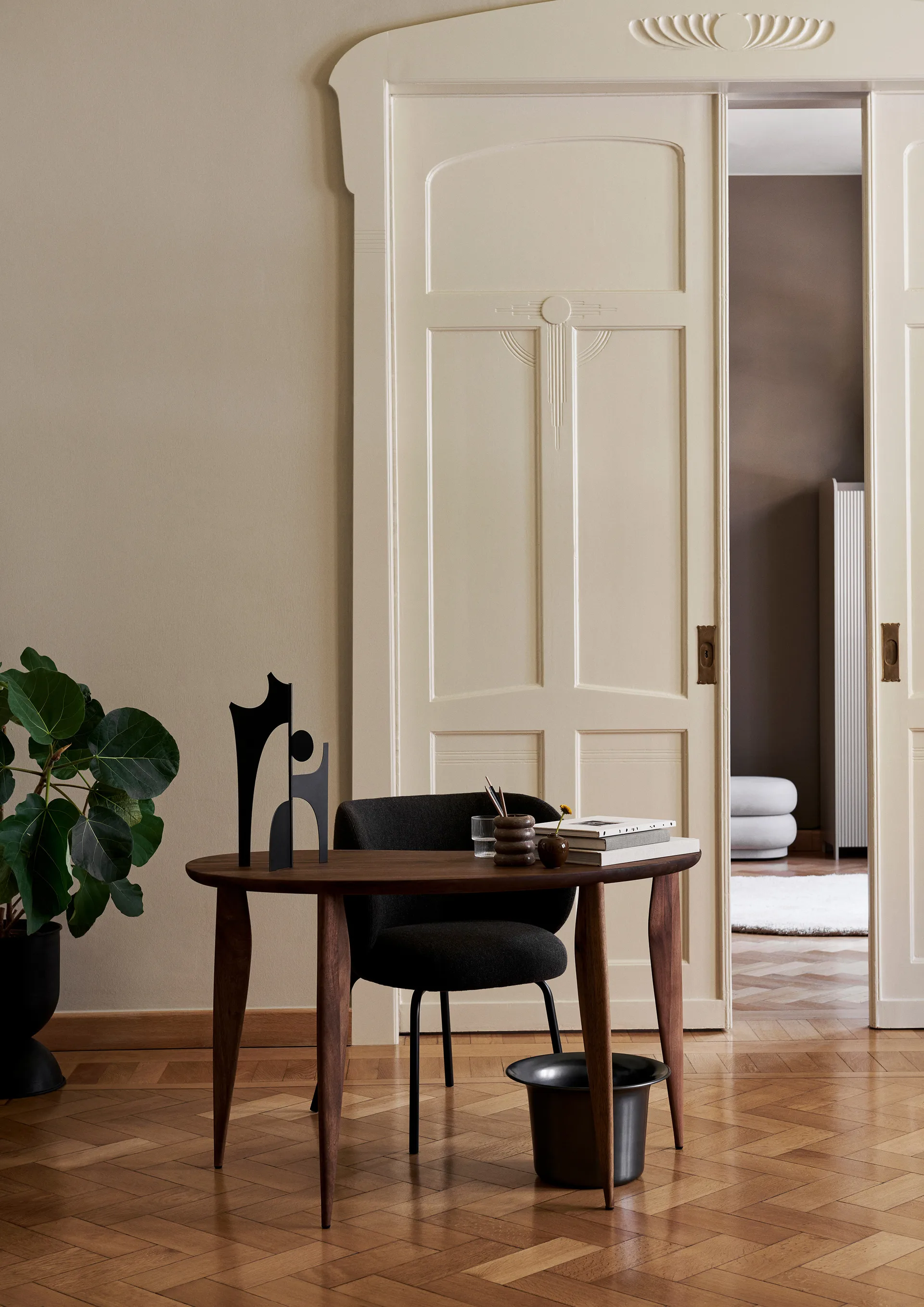 Silla Rico dining chair hallingdal, Dark grey brown-cashmere Ferm Living