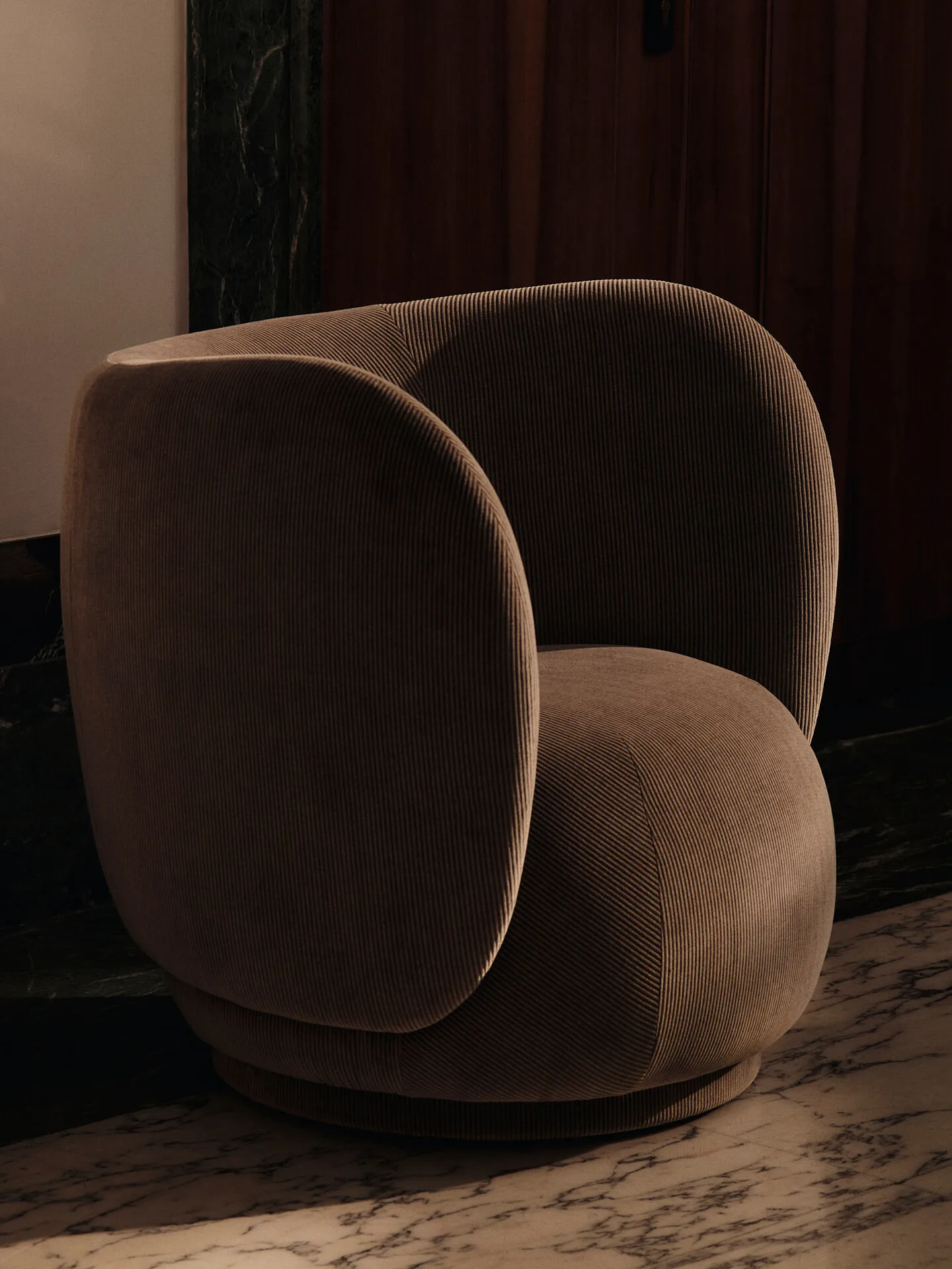 Sillón lounge Rico giratorio, Devoré velvet-Flint grey Ferm Living