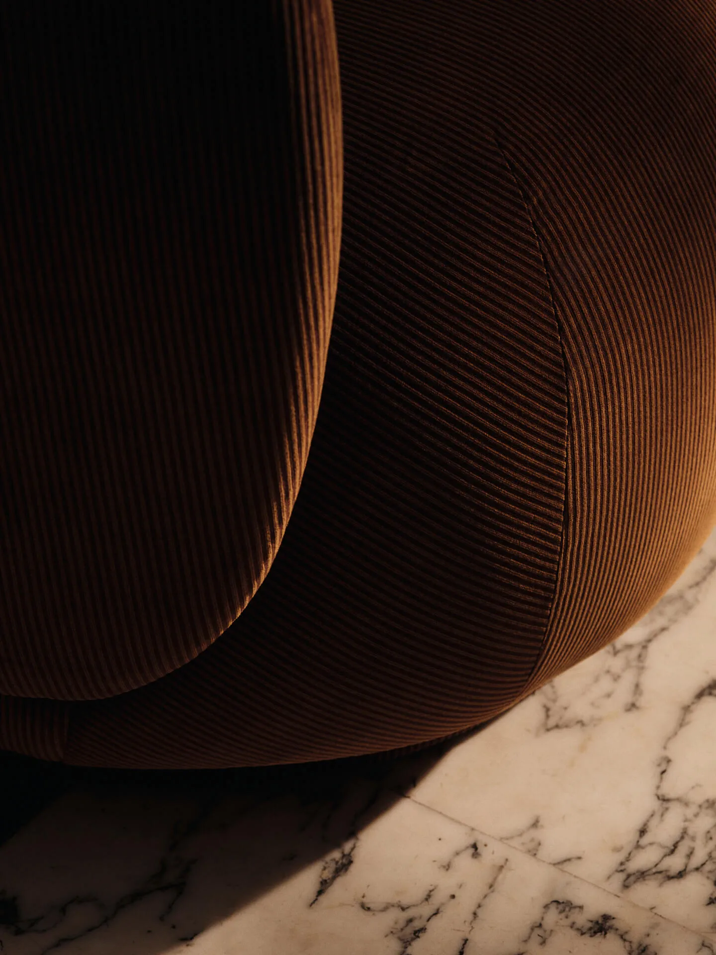 Sillón lounge Rico giratorio, Devoré velvet-Rust Ferm Living