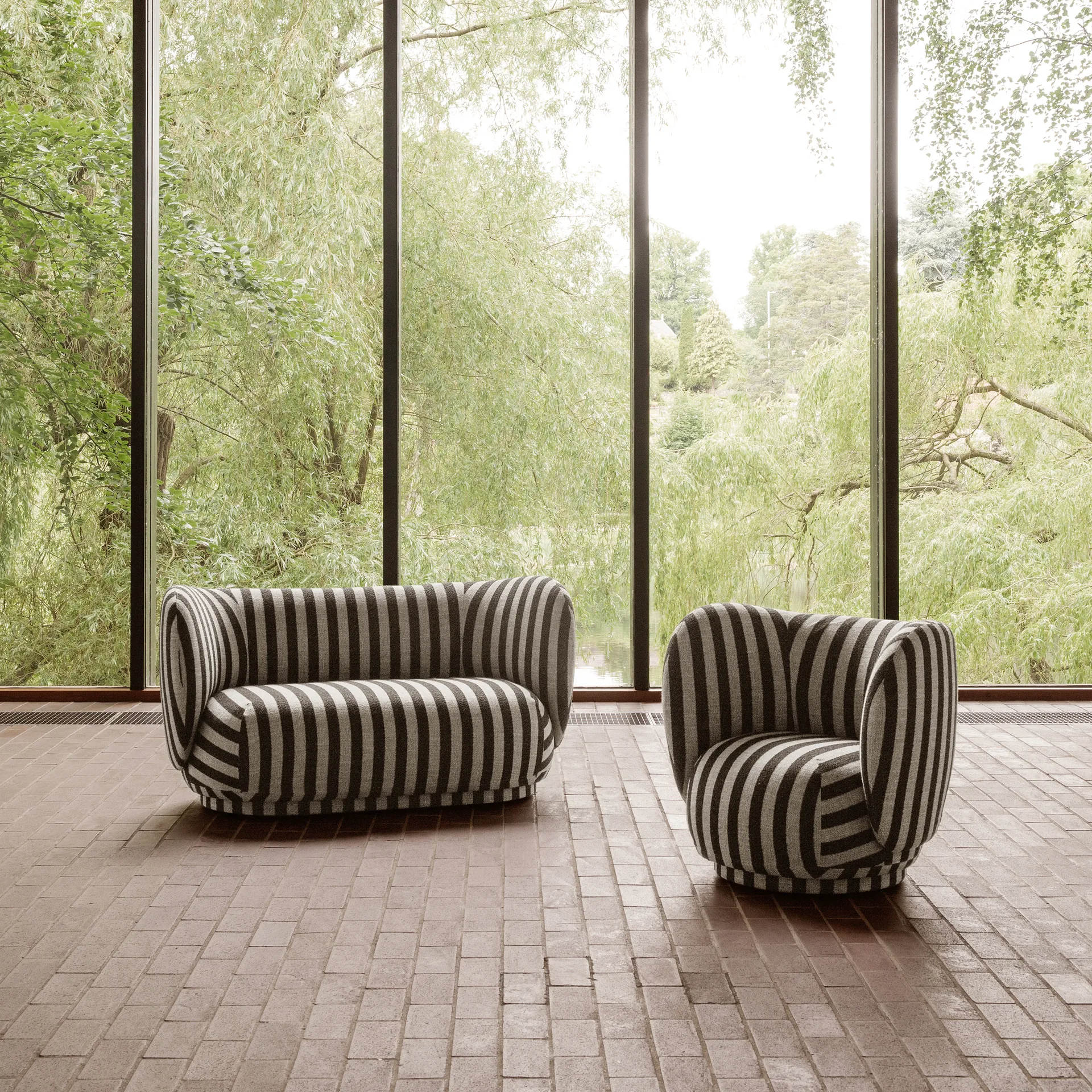 Sofá de 2 plazas Rico, Louisiana sand black Ferm Living