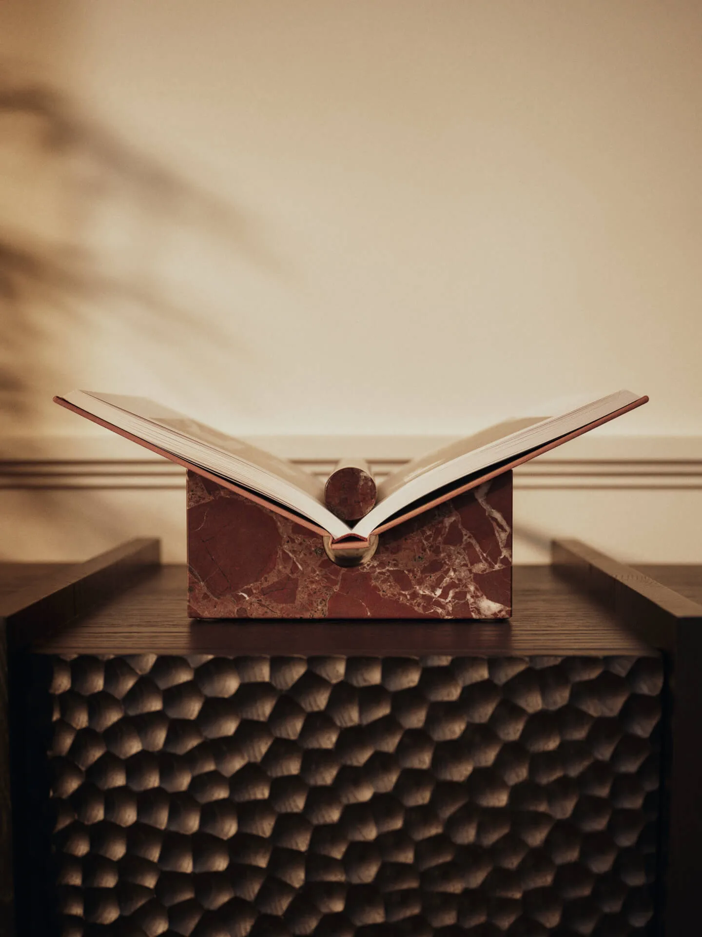 Soporte para libros Tvara, Rosso levanto, 22x22 cm Ferm Living