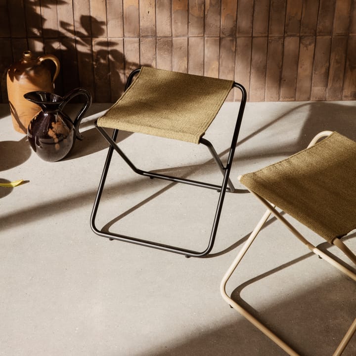 Taburete bajo Desert, Black-olive Ferm Living