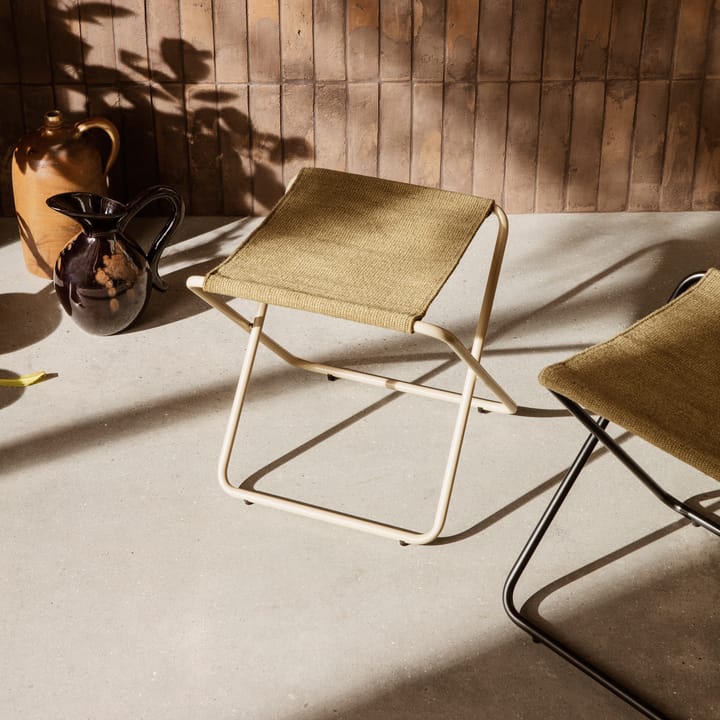 Taburete bajo Desert, Cashmere-olive Ferm Living