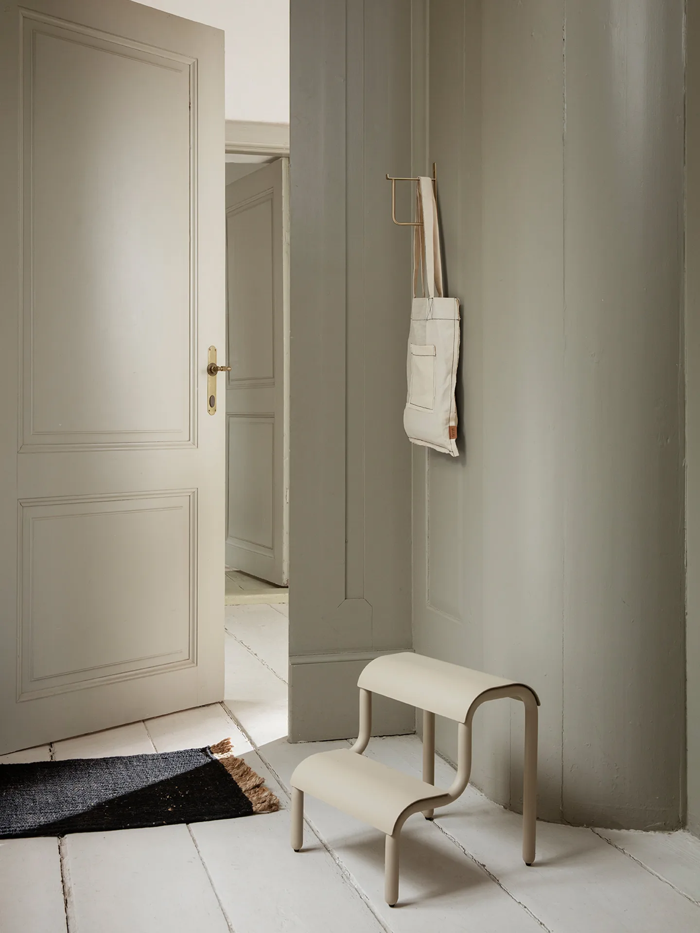 Taburete escalera Up, Cashmere Ferm Living