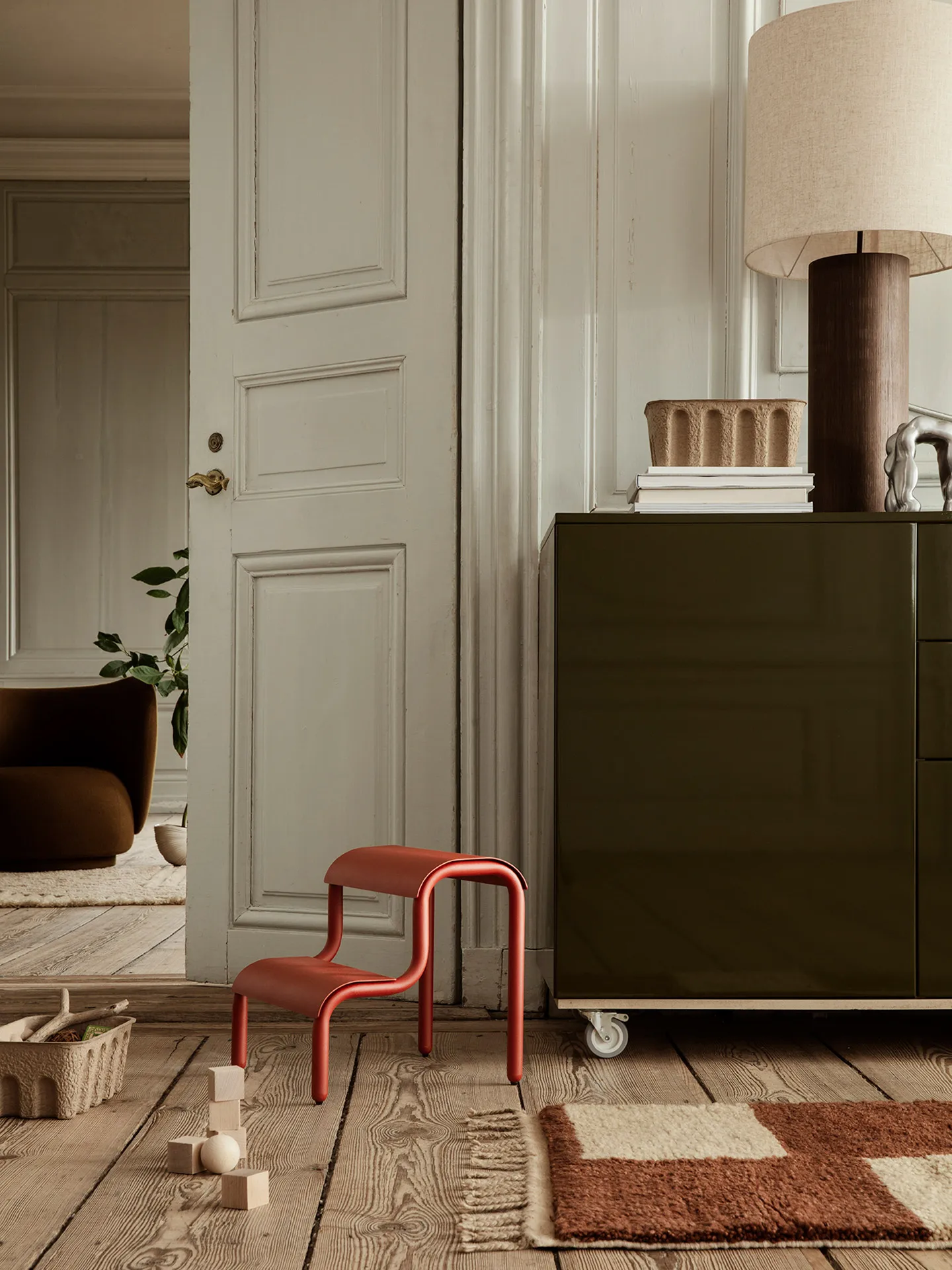 Taburete escalera Up, Poppy Red Ferm Living