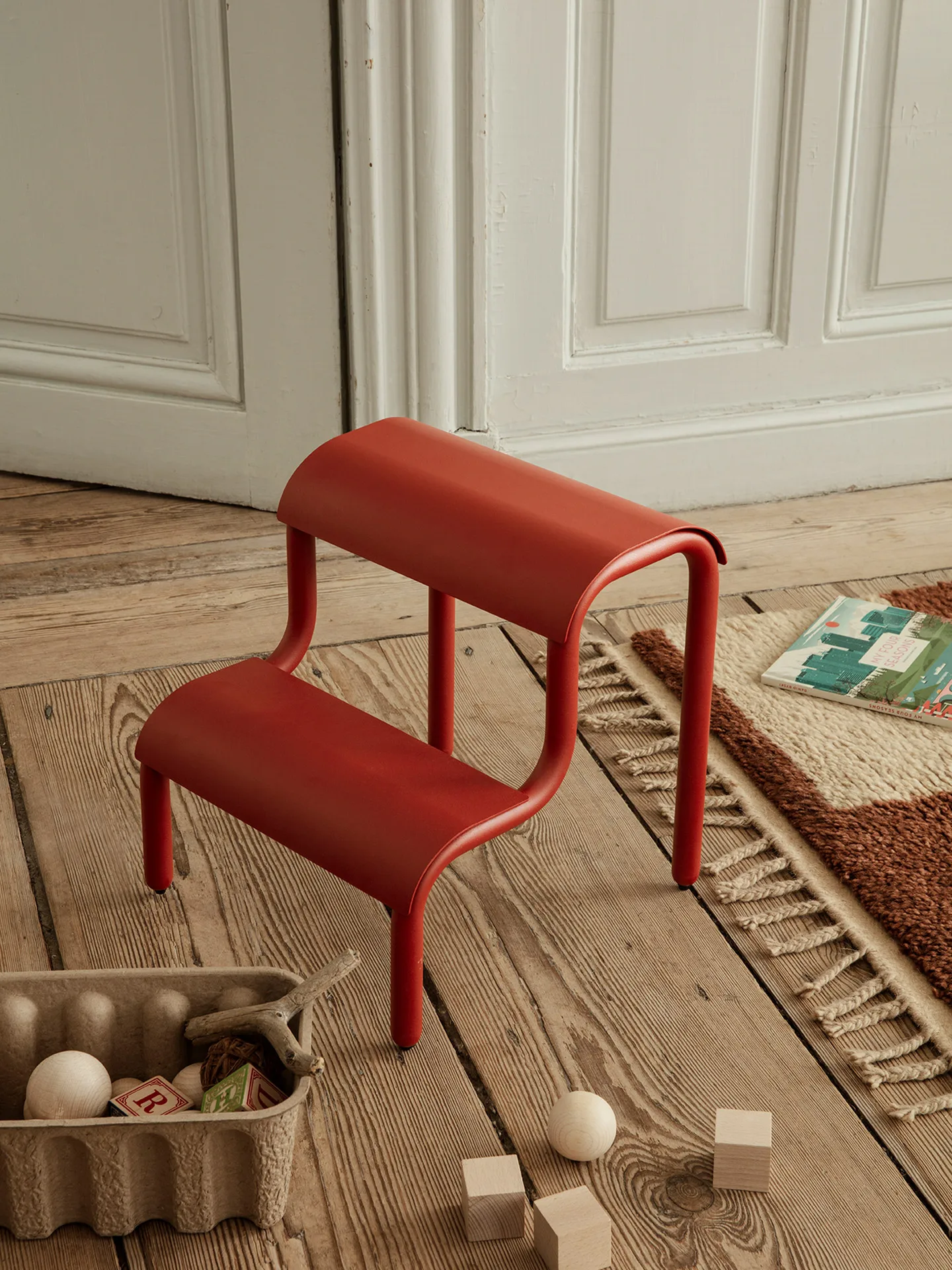 Taburete escalera Up, Poppy Red Ferm Living
