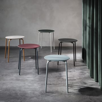 Taburete Herman - Red brown, base de cromo - Ferm Living