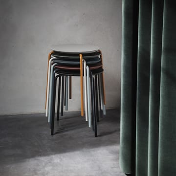 Taburete Herman - Red brown, base de cromo - Ferm Living