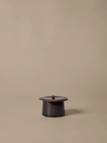 Tarro con tapa Marnen  - Carob brown, Ø11 × 9 cm - Ferm Living