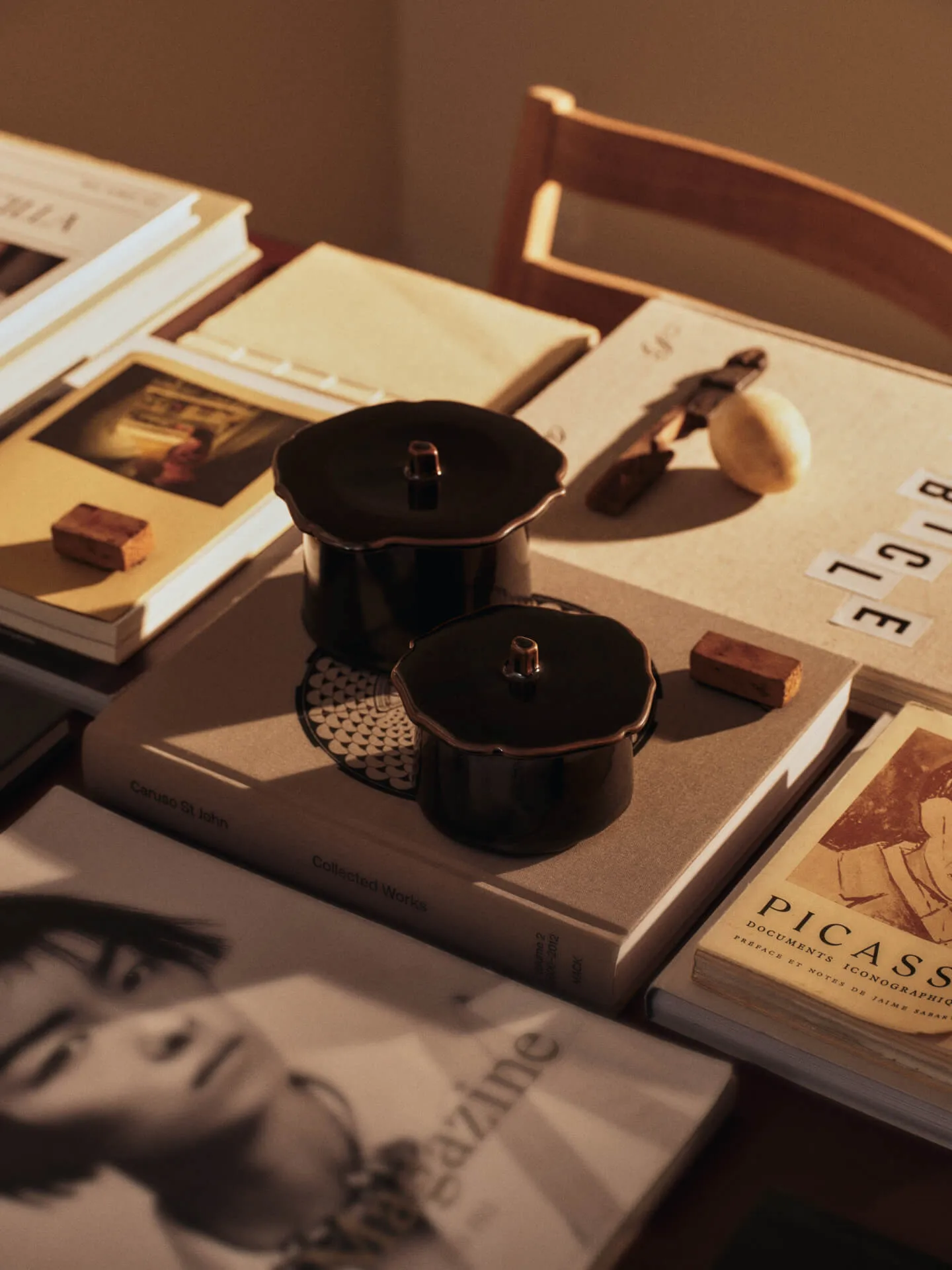 Tarro con tapa Marnen , Carob brown, Ø13 × 7 cm Ferm Living