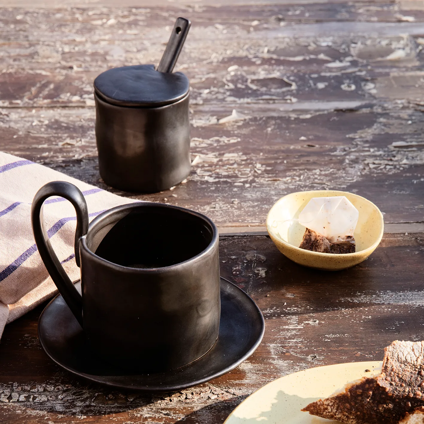 Taza Flow 36 cl, negro Ferm Living