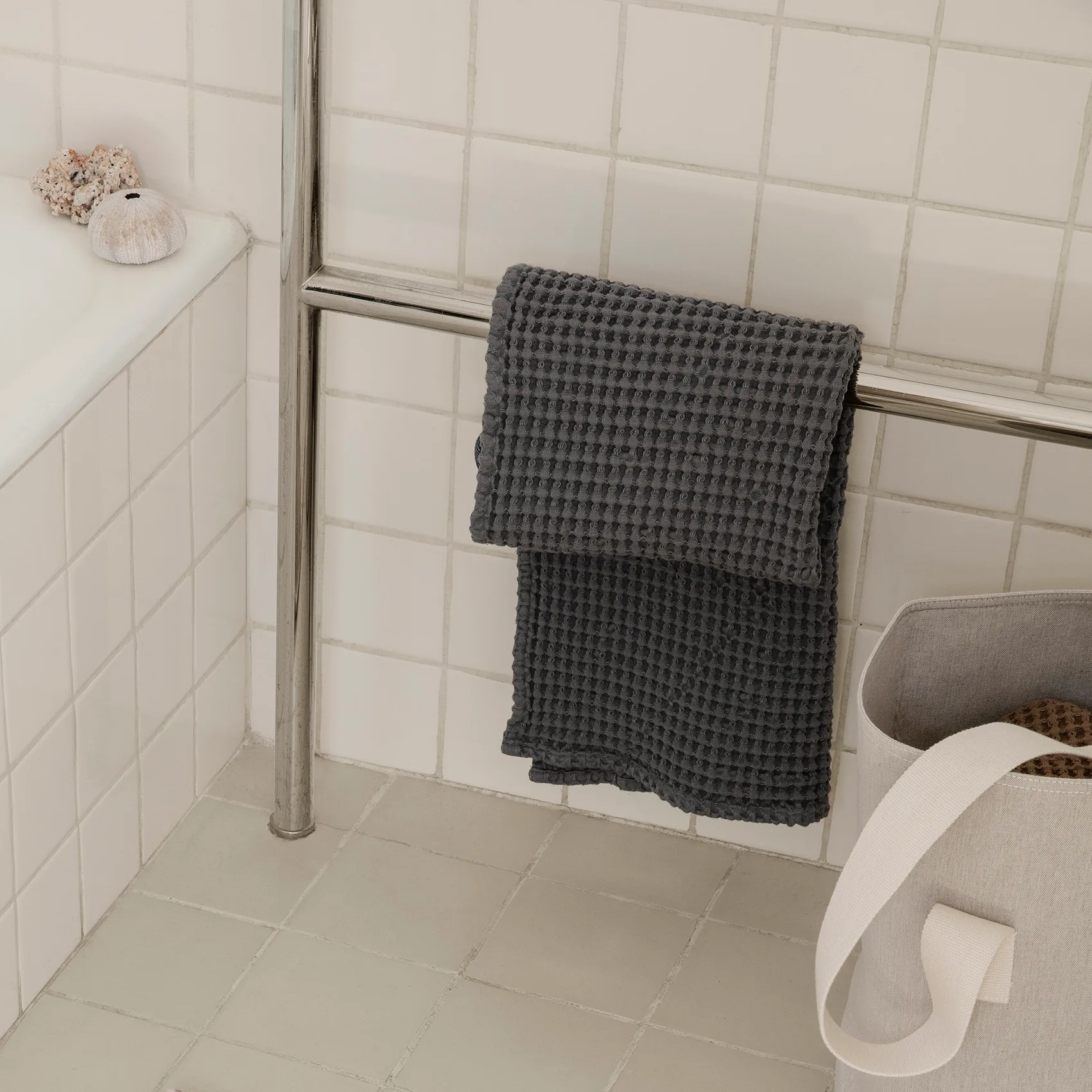 Toalla algodón ecológico gris, 50x100 cm Ferm Living