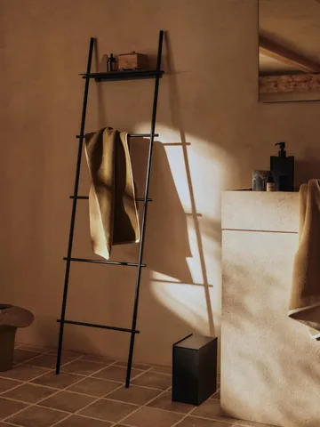 Toallero escalera Dora - Black, 165 cm - Ferm Living