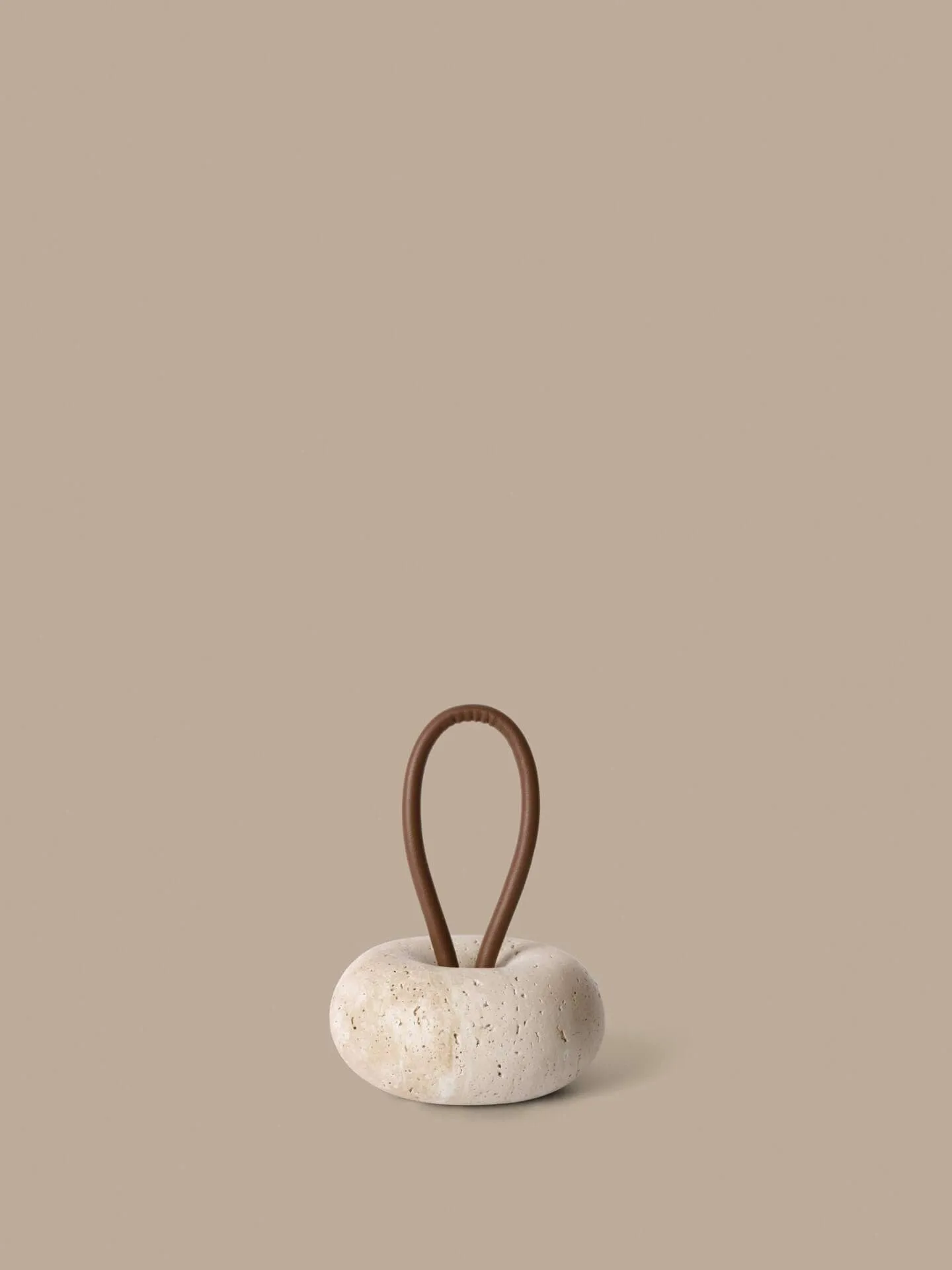 Tope para puerta Wa, Travertino, Ø14 cm Ferm Living