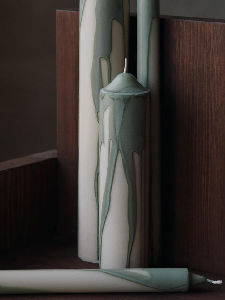 Vela cilíndrica Dryp, Verde Té, 30 cm Ferm Living