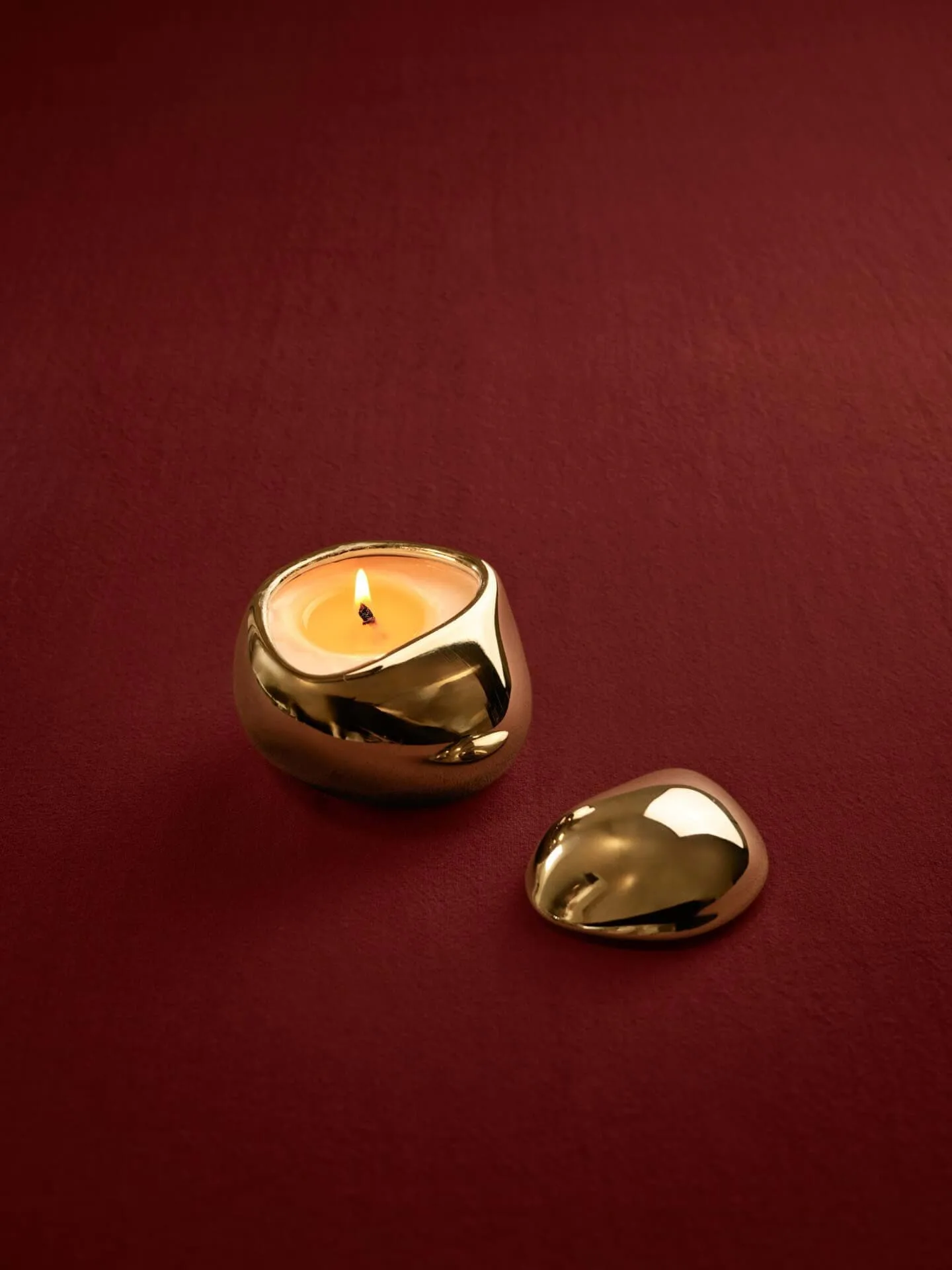 Vela perfumada Bellure 40 h, Acabado latón Ferm Living