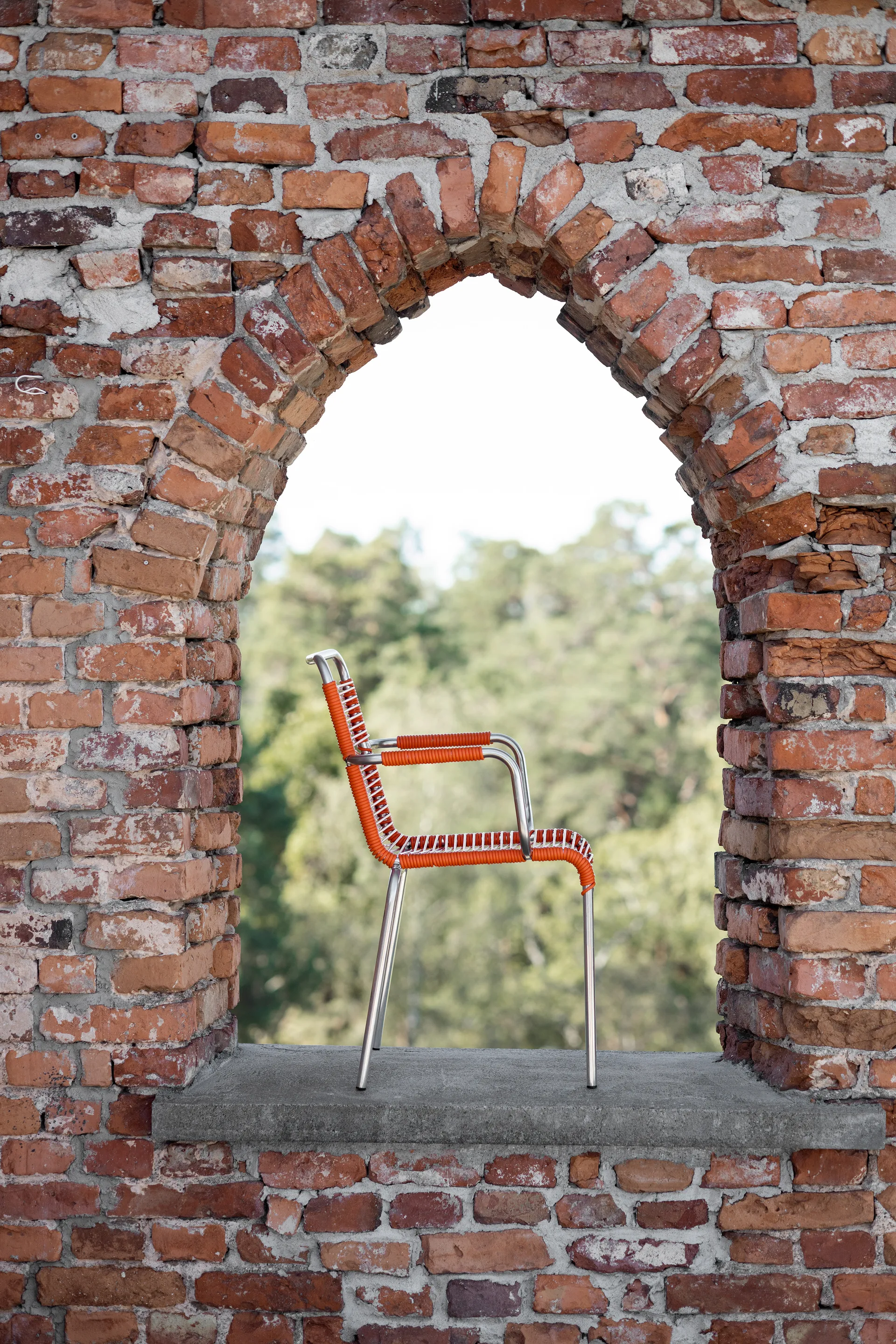 Silla con reposabrazos Mya aluminio, Orange Fiam