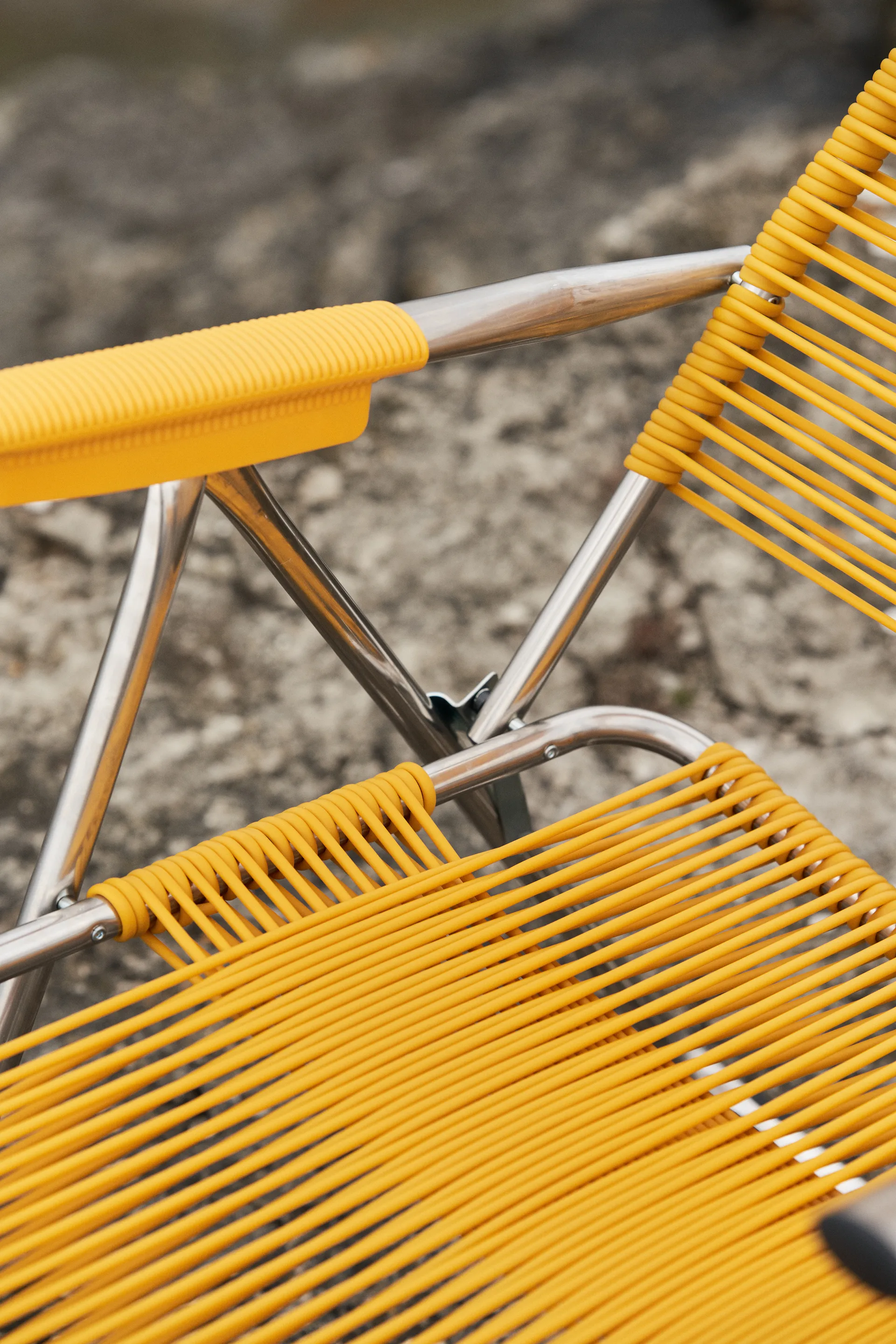 Silla para tomar el sol con reposapiés Spaghetti, Amarillo Fiam