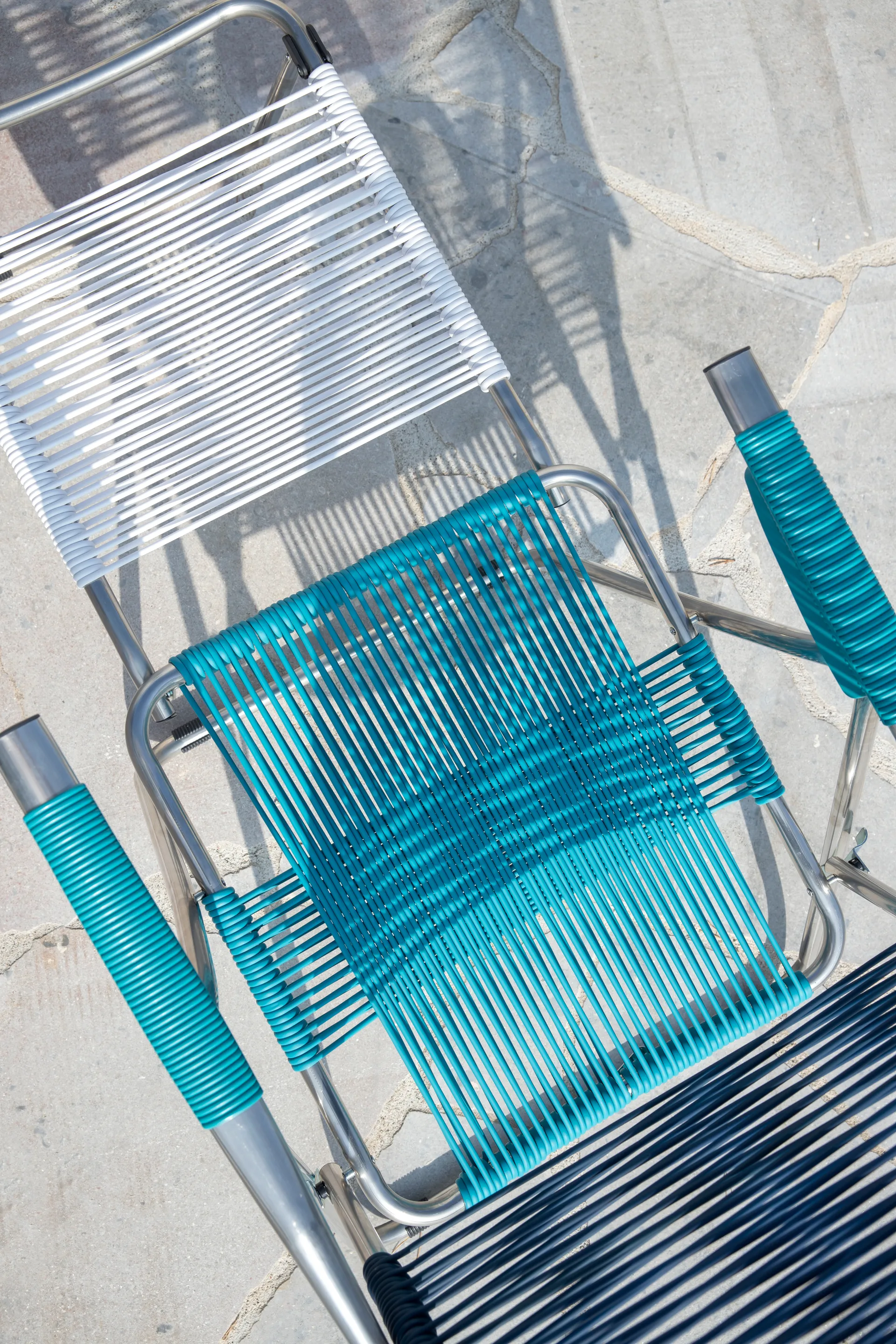 Silla para tomar el sol con reposapiés Spaghetti, Multi, azul Fiam