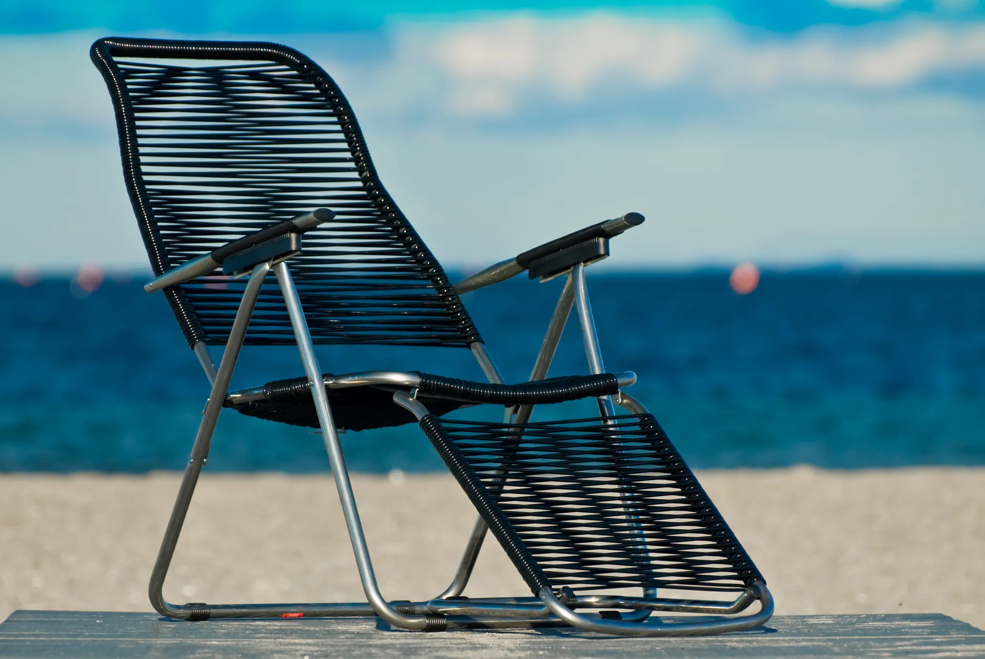Tumbona Spaghetti con reposapiés, Negro Fiam