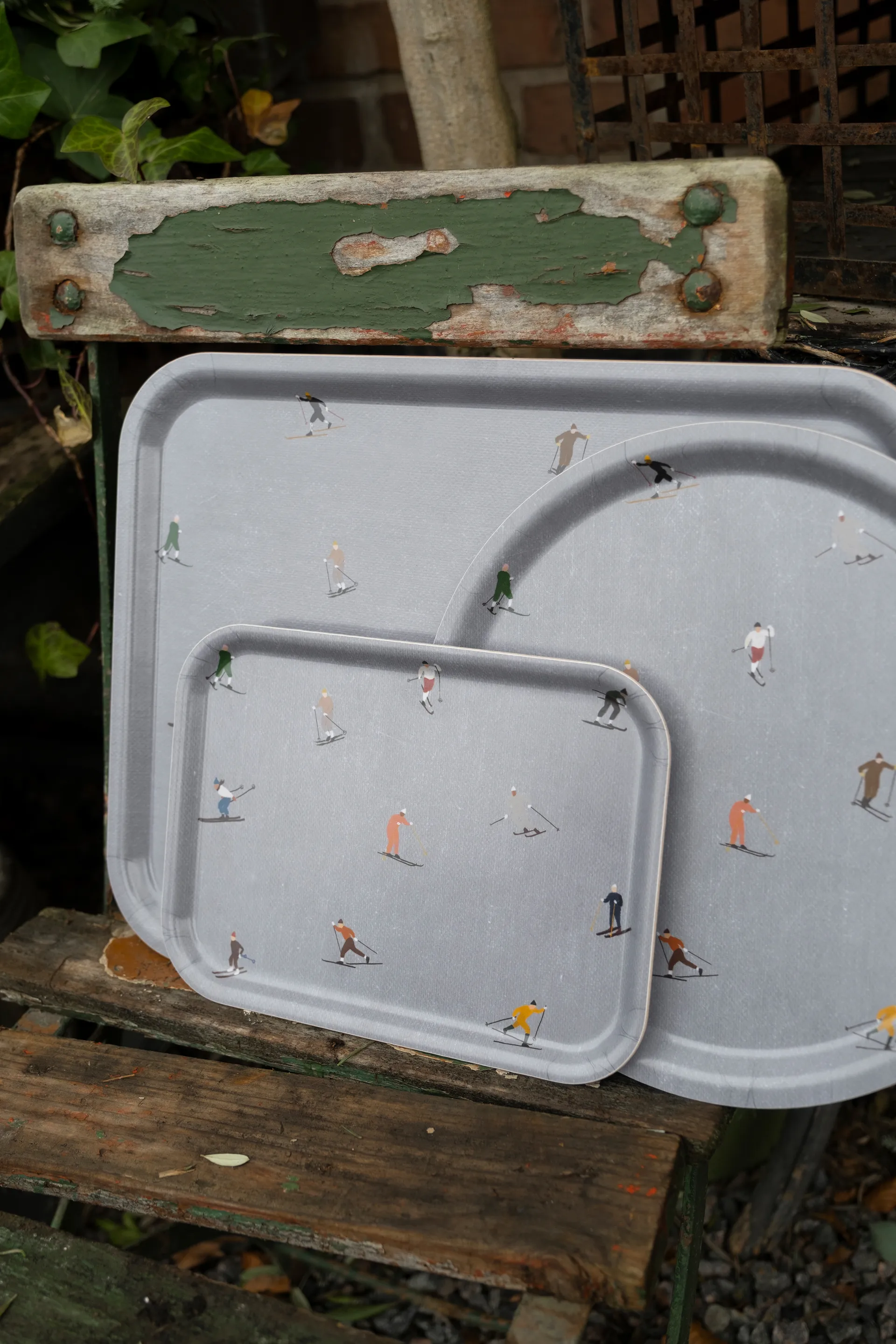 Bandeja Skiers 20x27 cm, gris Fine Little Day