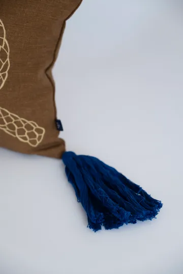 Cojín decorativo Knop - Marrón-dorado-azul, 27x40 cm - Fine Little Day