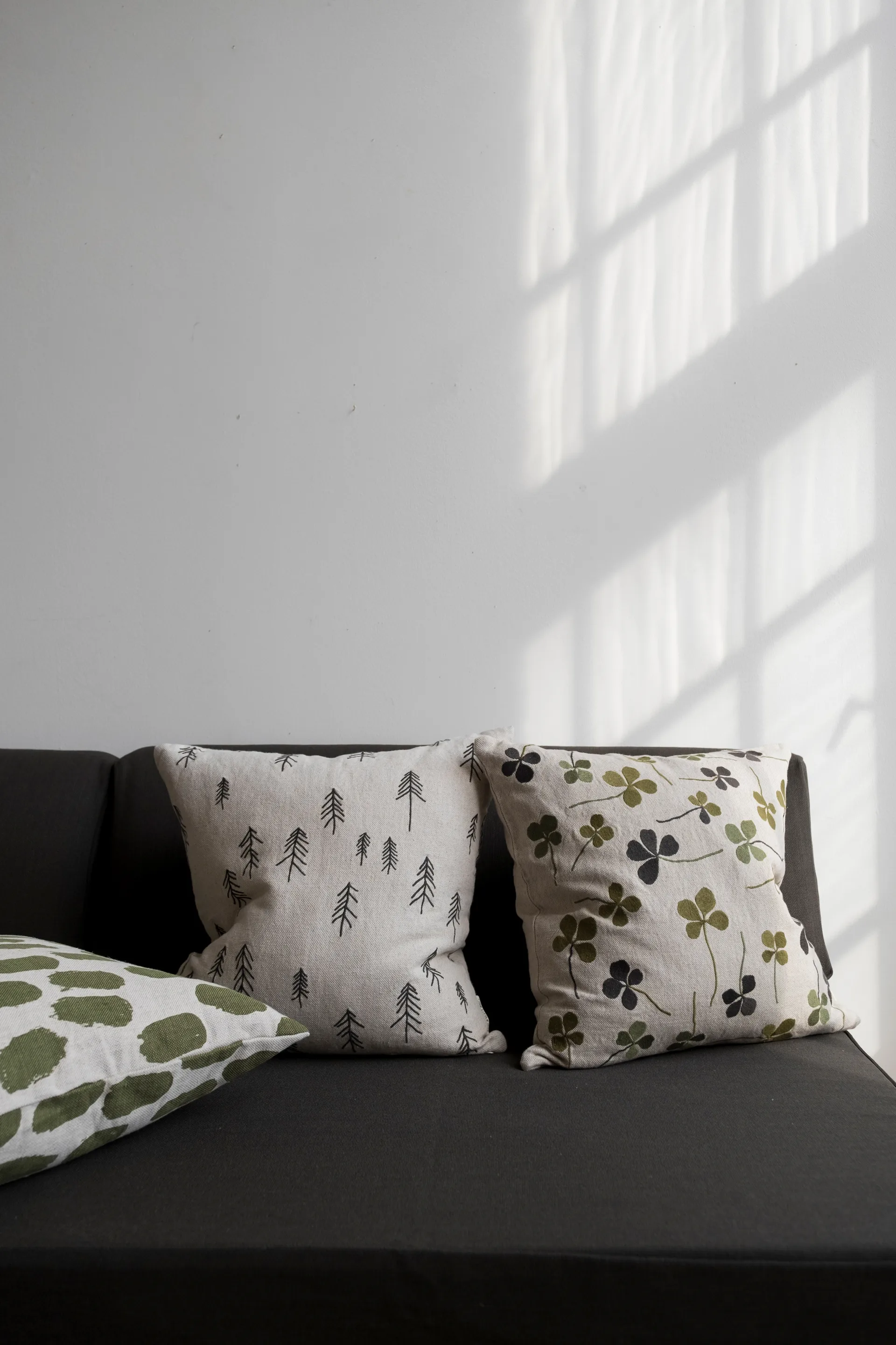 Funda de cojín Clover 48x48 cm, verde-natural Fine Little Day