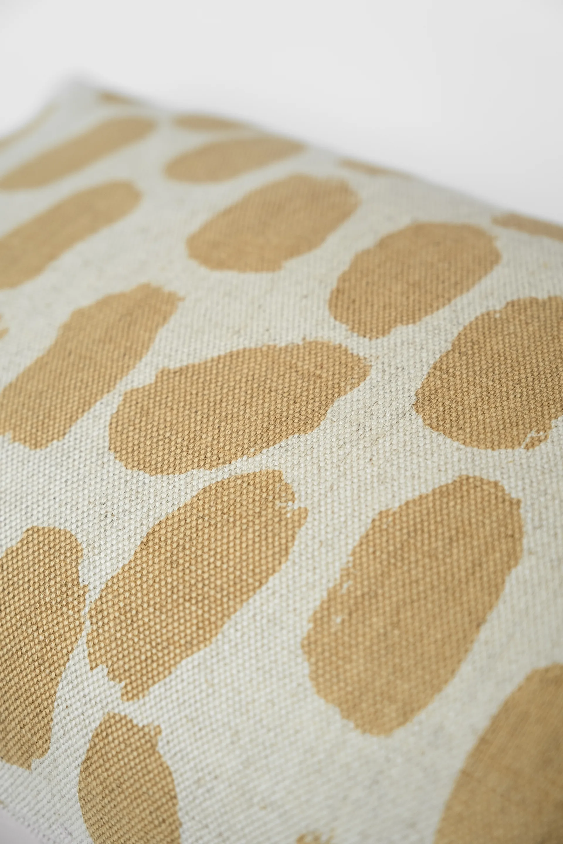 Funda de cojín Dots 38x58 cm, Natur-sand Fine Little Day