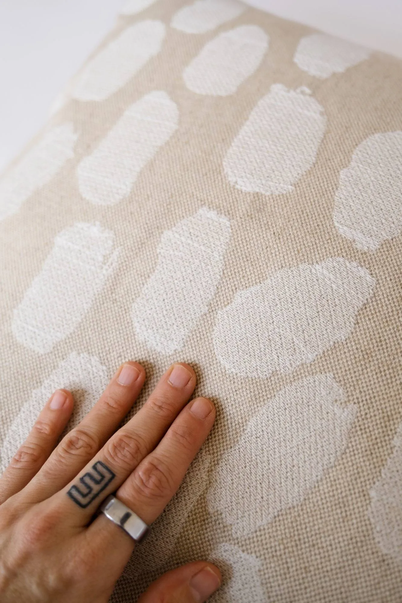 Funda de cojín Dots 48x48 cm, Blanco-natural Fine Little Day