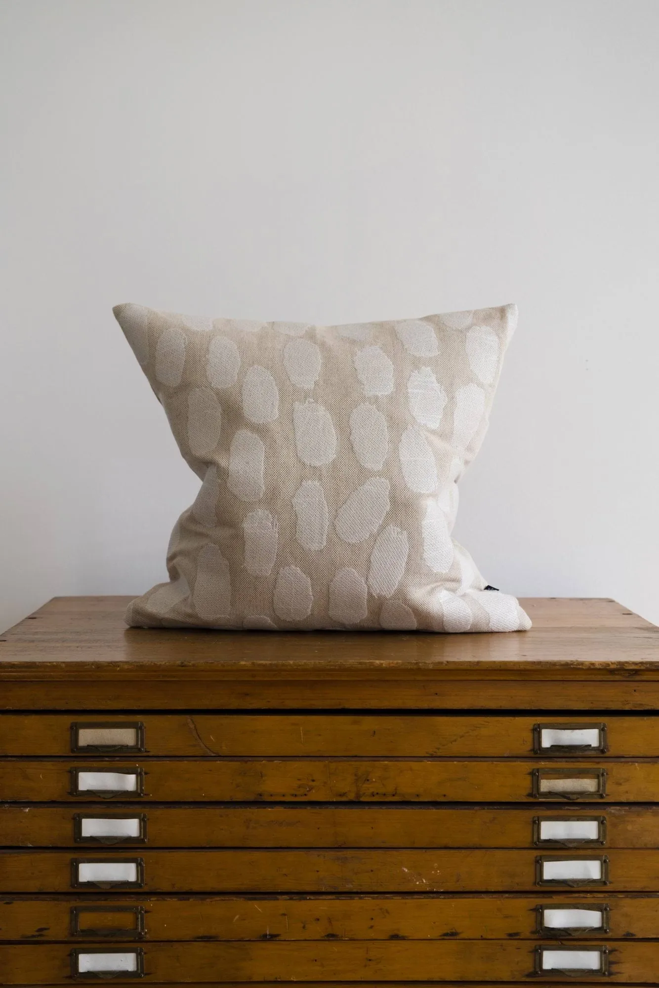 Funda de cojín Dots 48x48 cm, Blanco-natural Fine Little Day