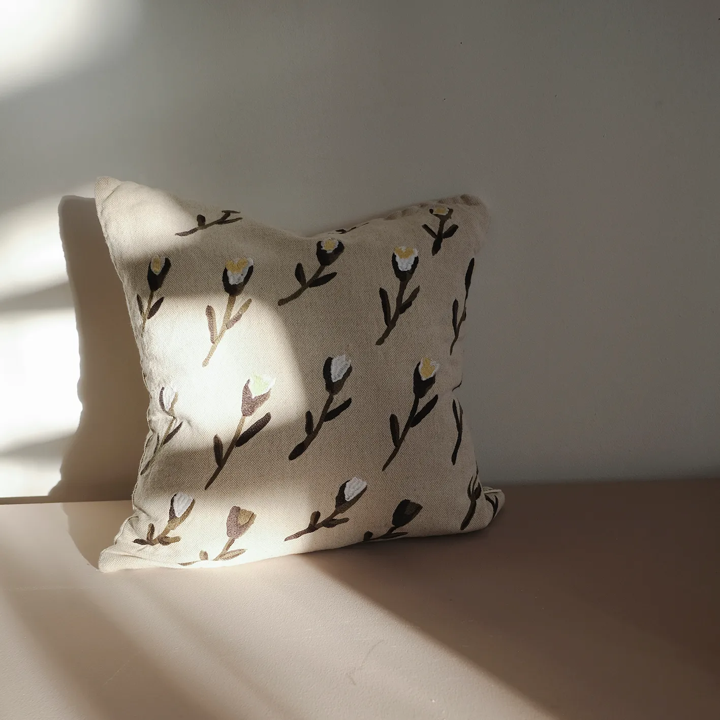 Funda de cojín Meadow 48x48 cm, Beige Fine Little Day