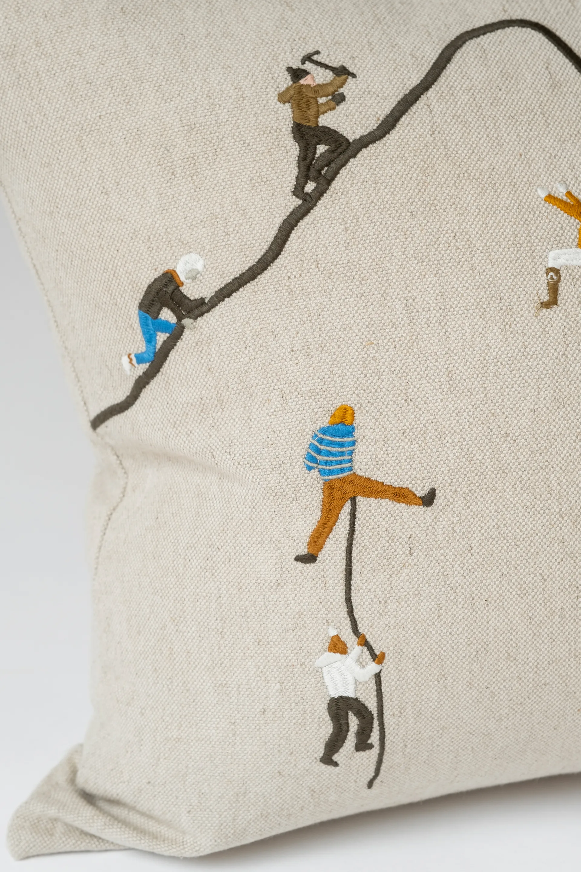 Funda de cojín Mountain climbers 48x48 cm, Natural Fine Little Day