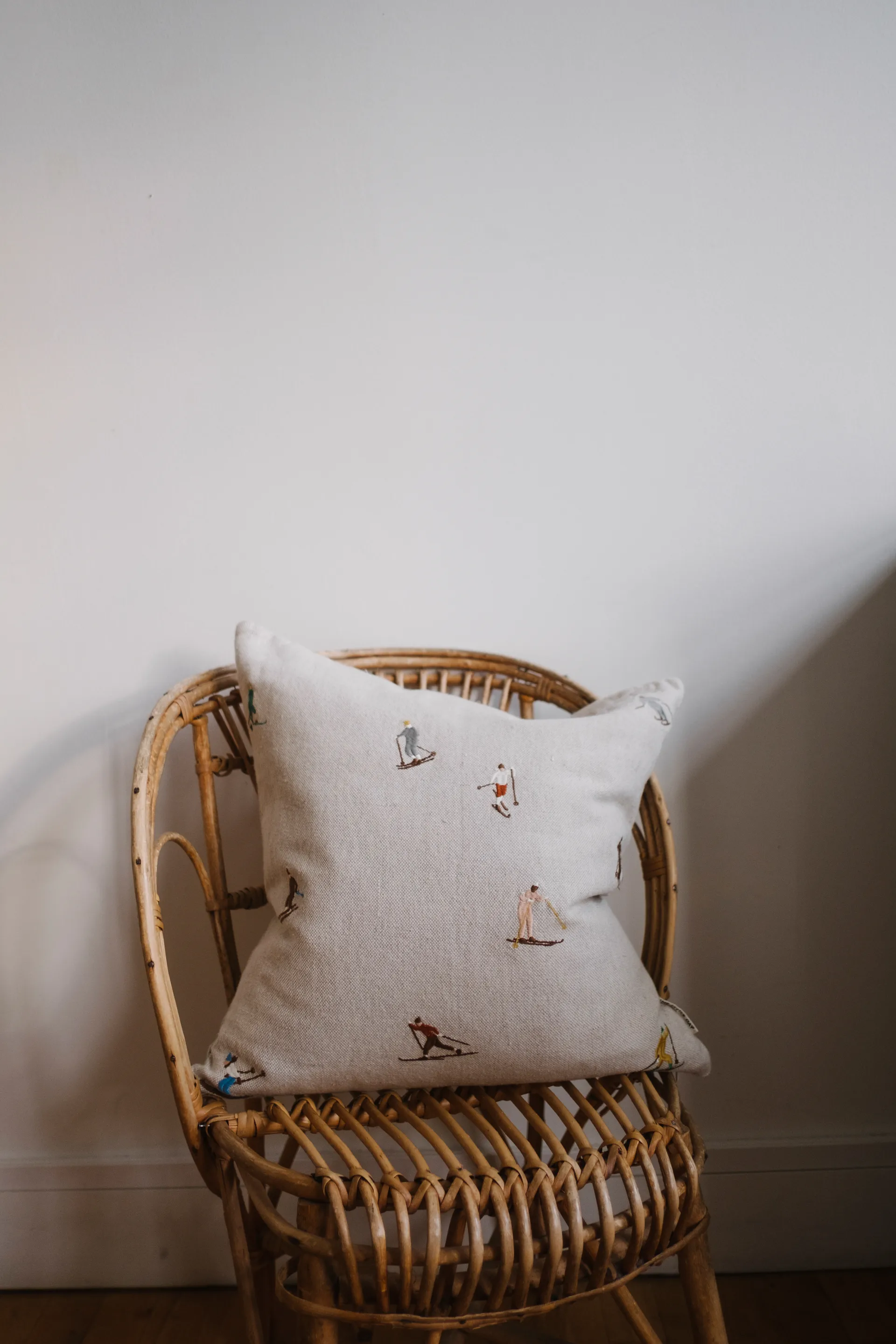 Funda de cojín Skiers 48x48 cm, natural Fine Little Day