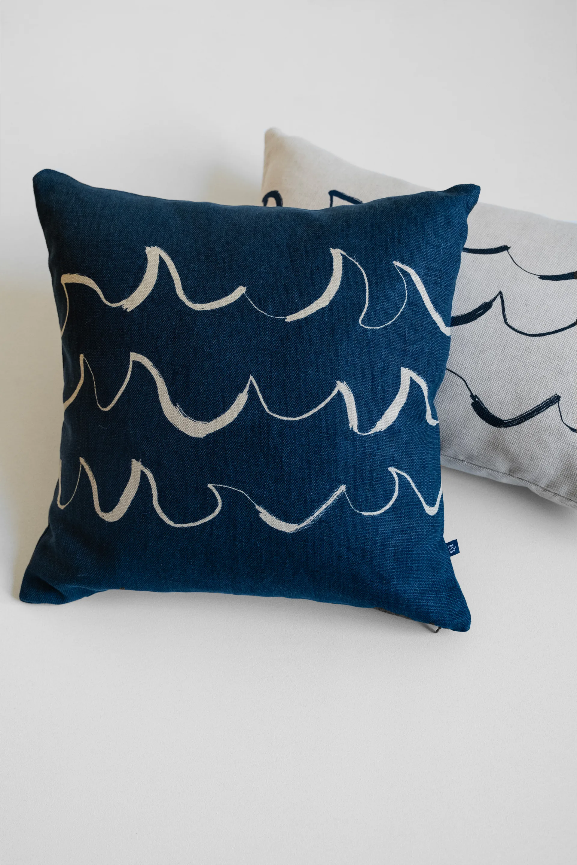 Funda de cojín Wave  48x48 cm, Blue Fine Little Day
